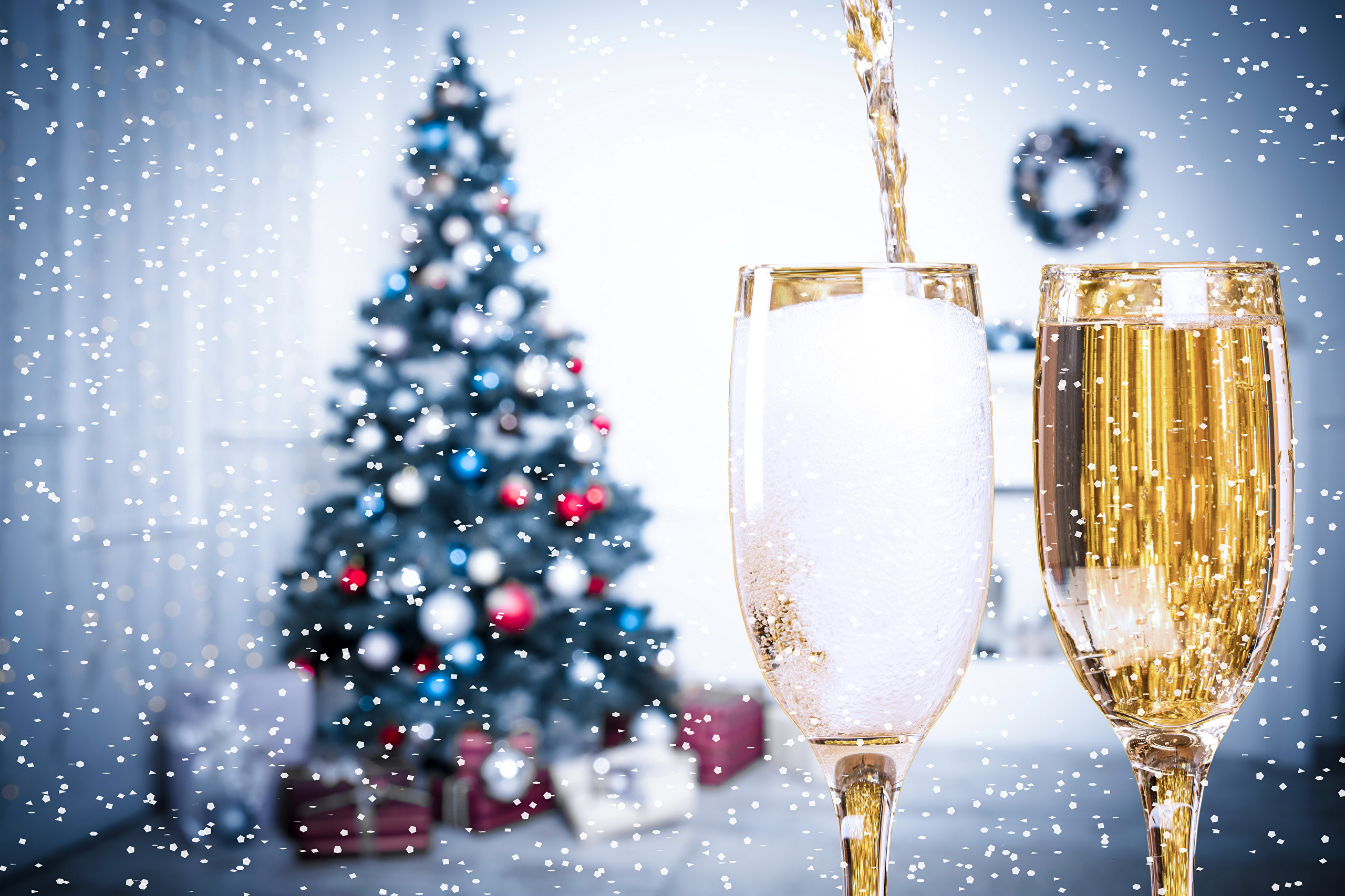 Champagne Christmas Christmas Tree Glasses 2560x1706