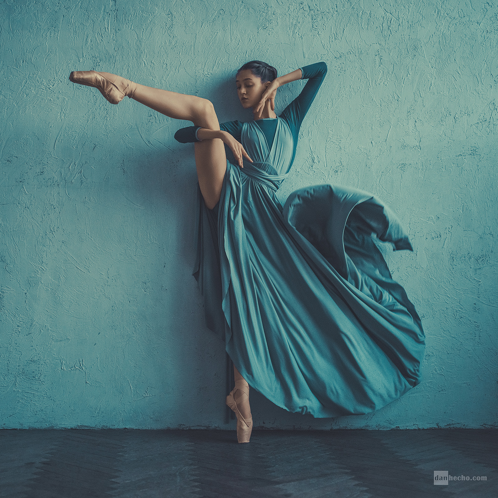 500px Women Indoors Indoors Dan Hecho Legs Dress Blue Dress Ballerina Ballet Slippers Dark Hair Arms 1600x1600