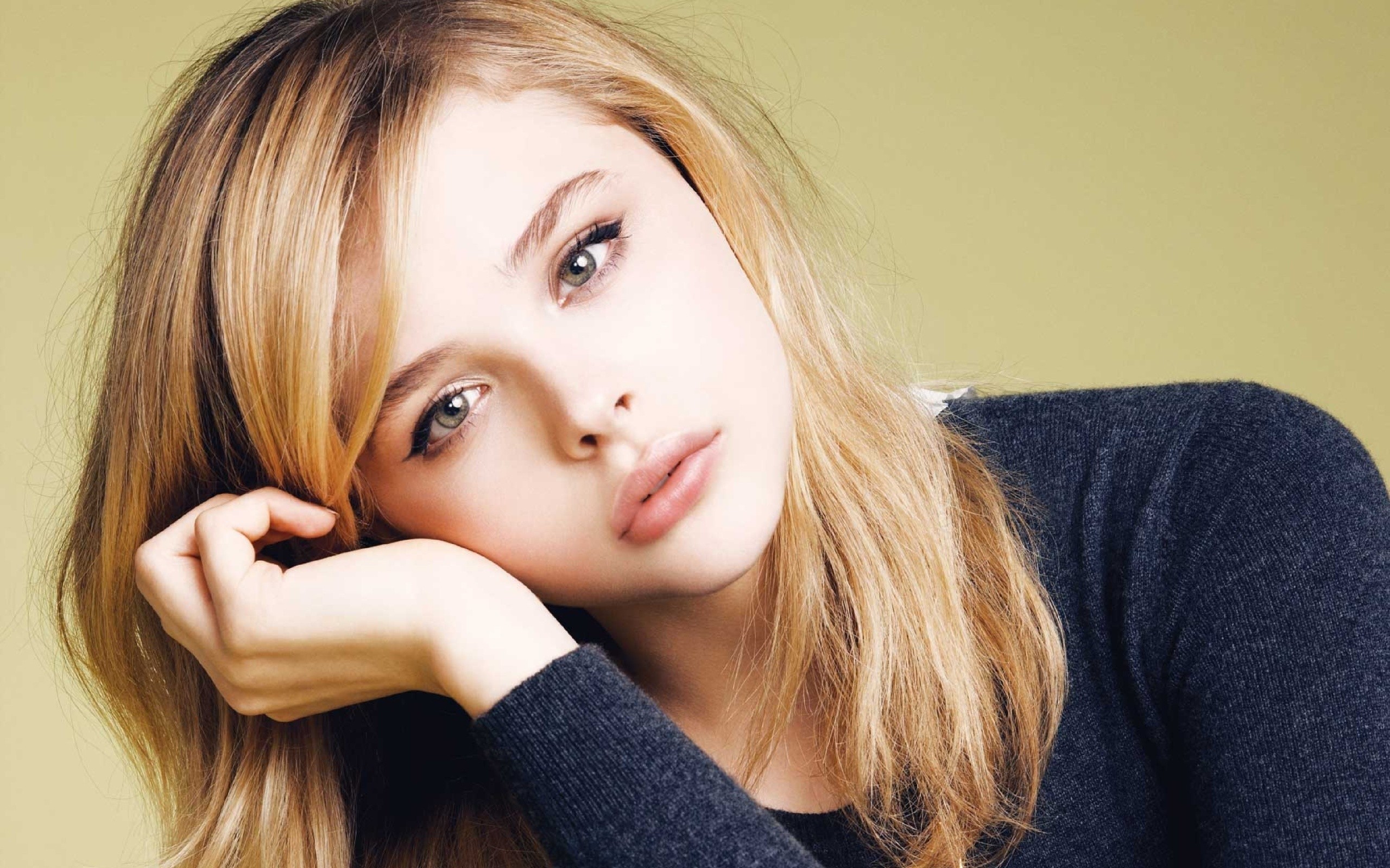 Actress Blonde Brown Eyes Chloe Grace Moretz Close Up Face Woman 2560x1600