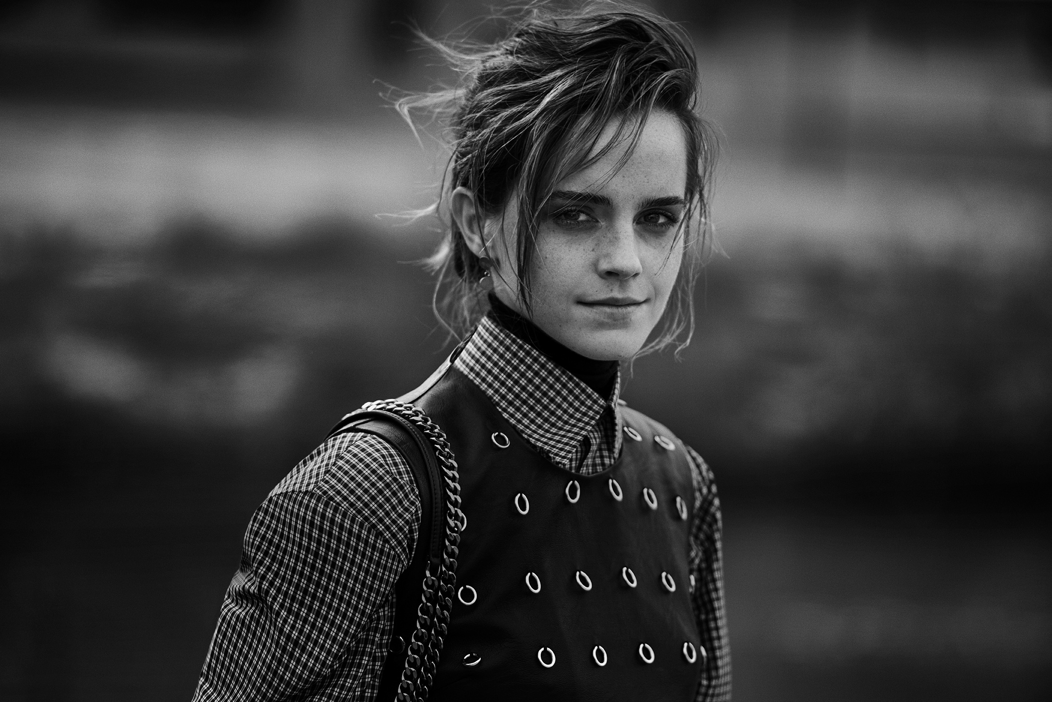 Actress Black Amp White Emma Watson English Short Hair Wallpaper Resolution 21x1415 Id Wallha Com