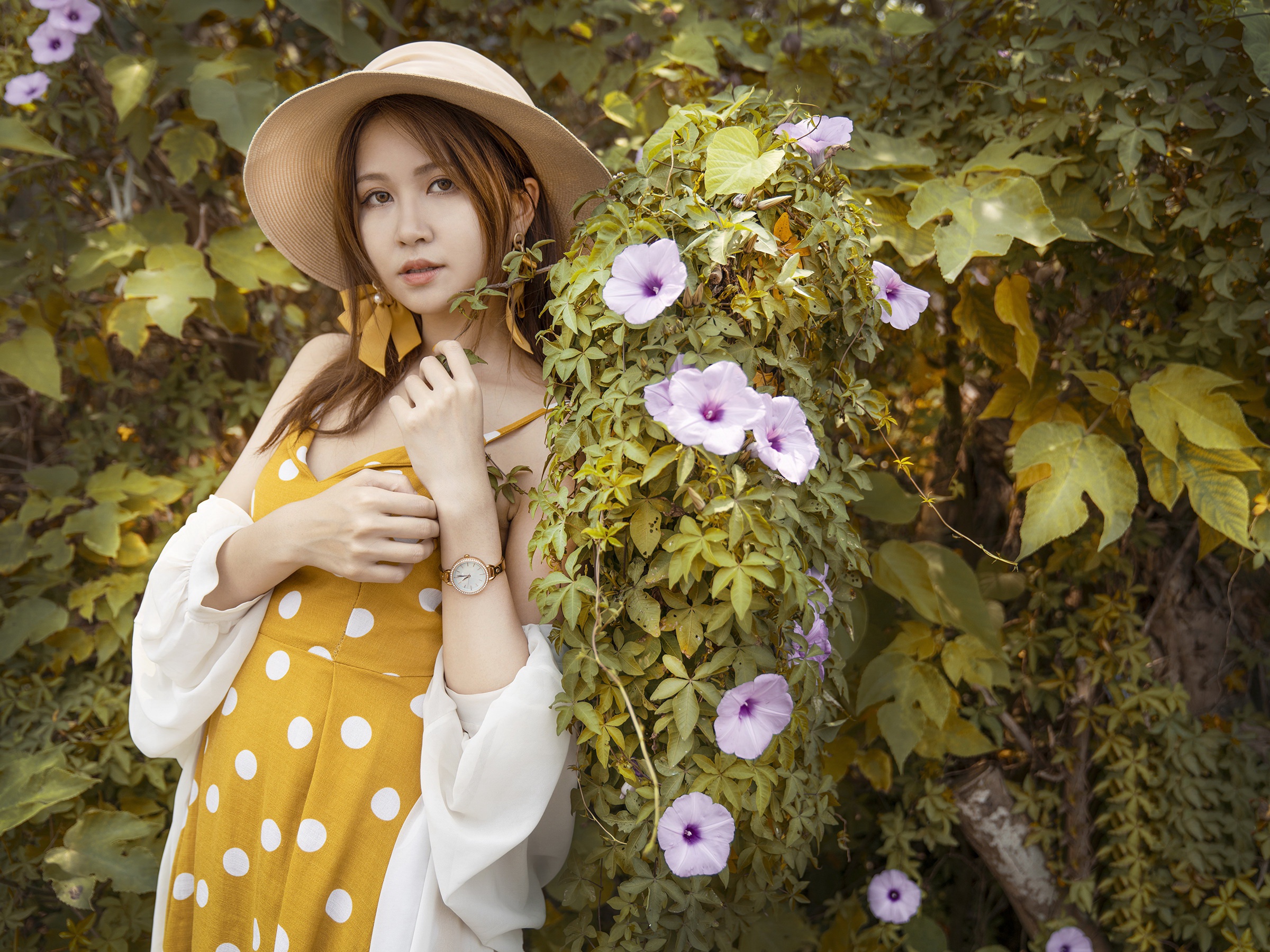 Asian Brunette Dress Flower Girl Hat Model Woman 2400x1800