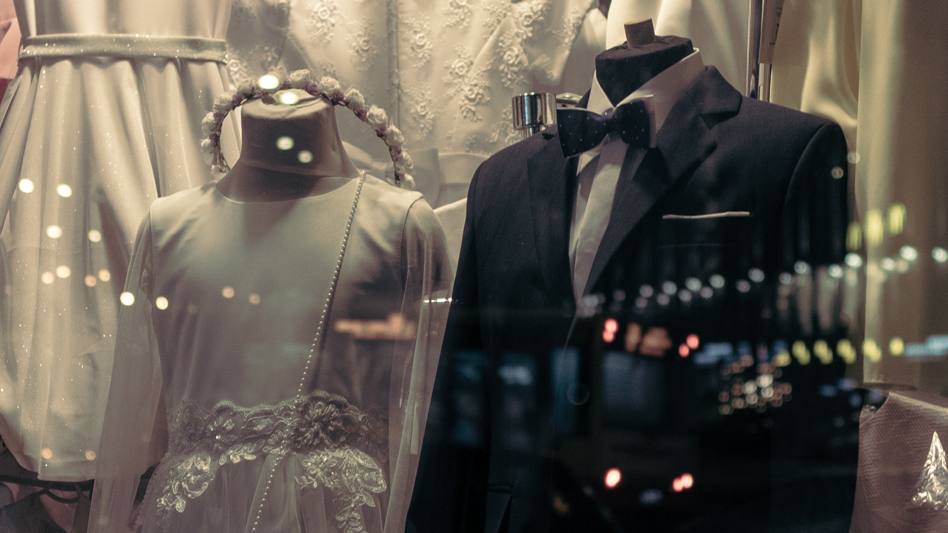 Reflection Night Mannequin Tuxedo Wedding Attire 1920x1080