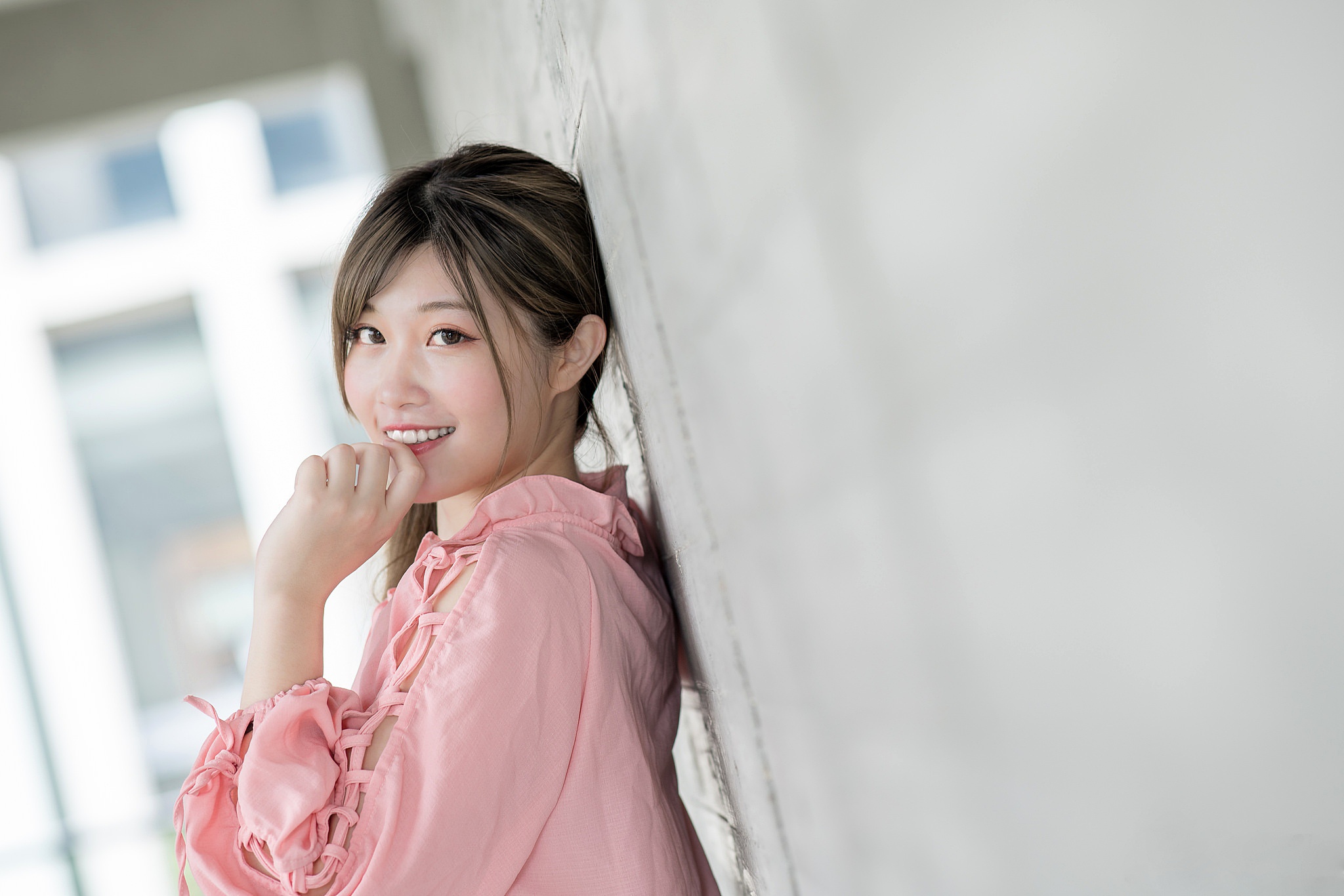 Asian Brunette Girl Model Smile Woman Wallpaper Resolution 2048x1366