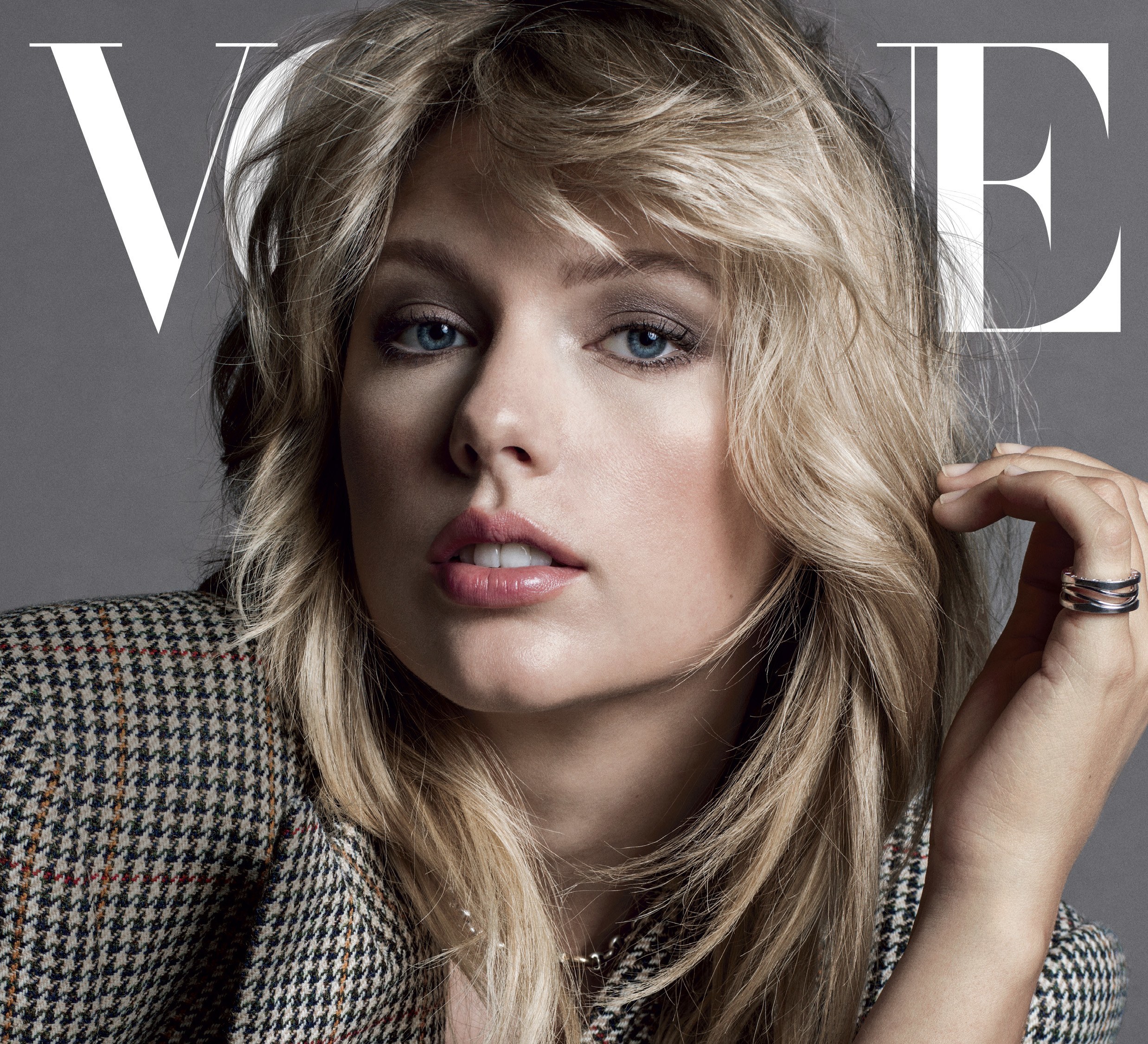American Blonde Blue Eyes Close Up Face Lipstick Singer Taylor Swift 2475x2250