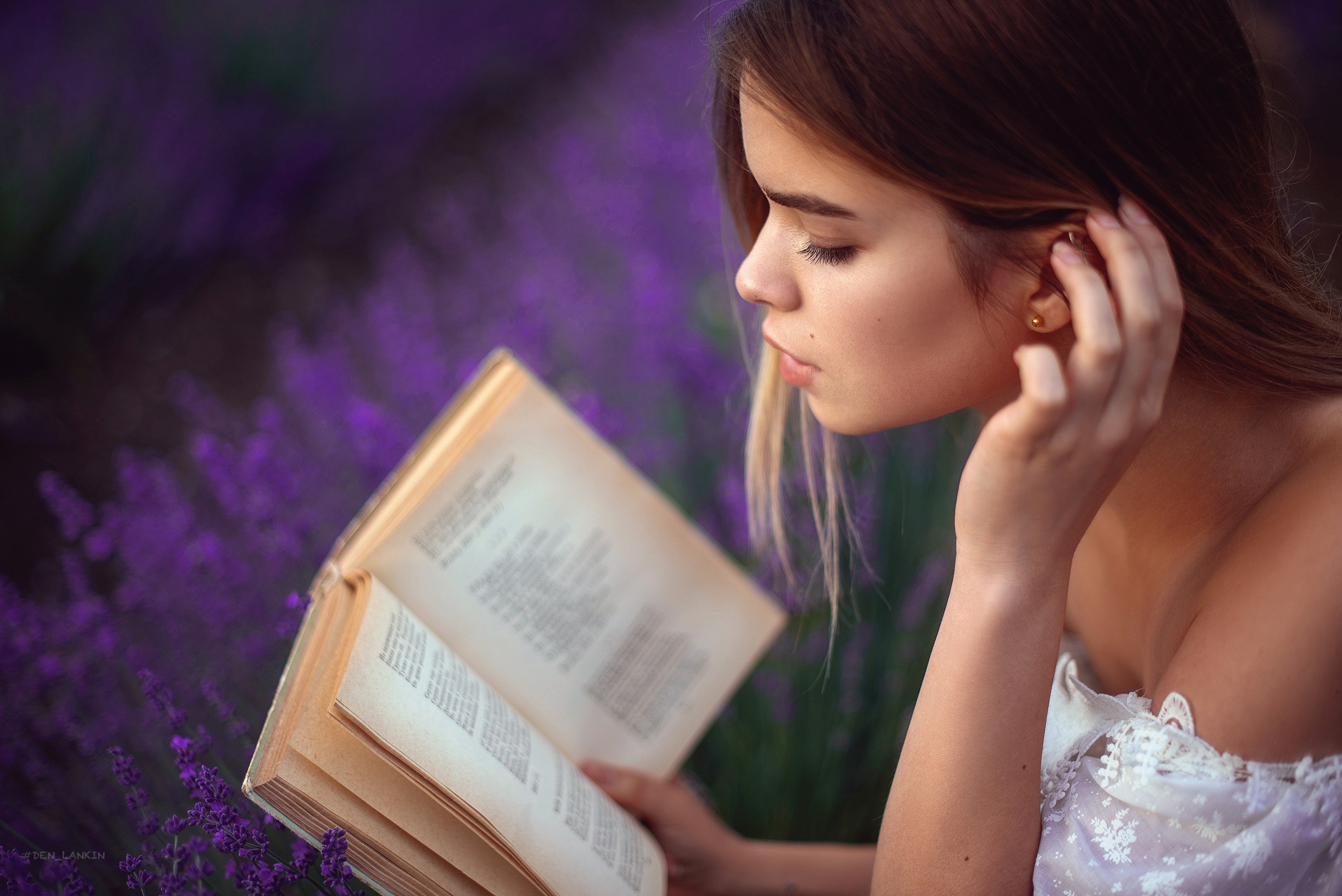 Book Face Girl Hand Lavender Mood Profile 2560x1709