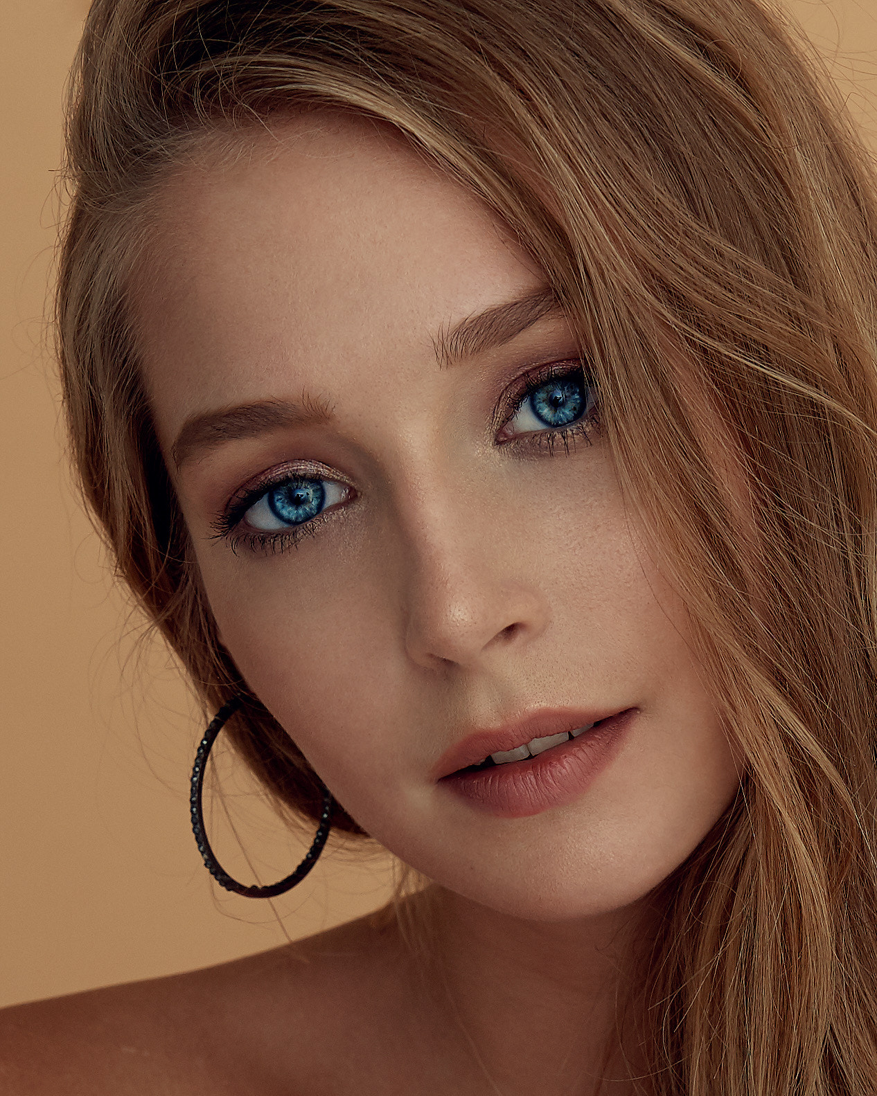 Mikhail Bazarov Women Blonde Long Hair Makeup Eyeliner Blue Eyes Looking At Viewer Jewelry Earring H 1266x1583