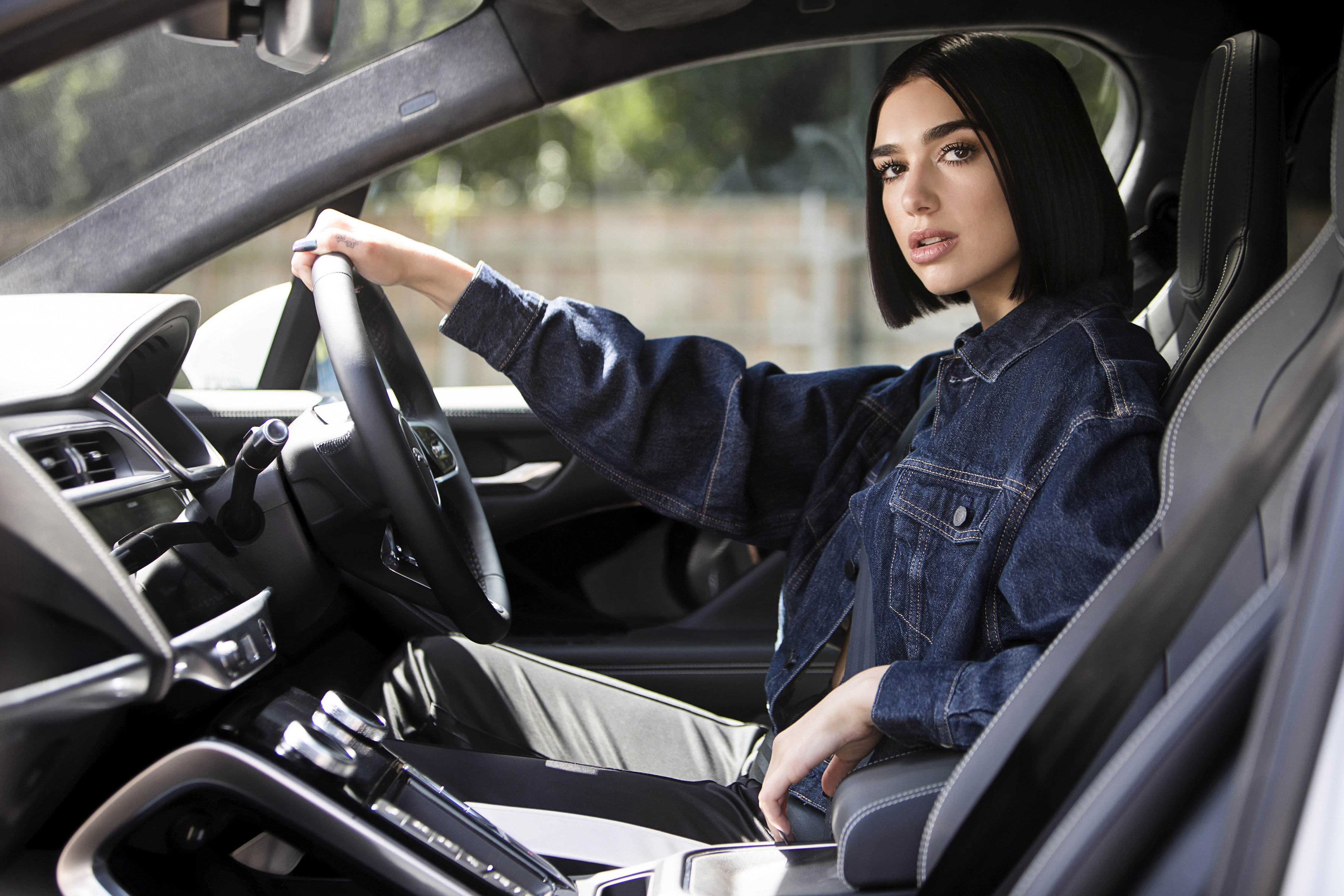 Car Dua Lipa 4500x3000