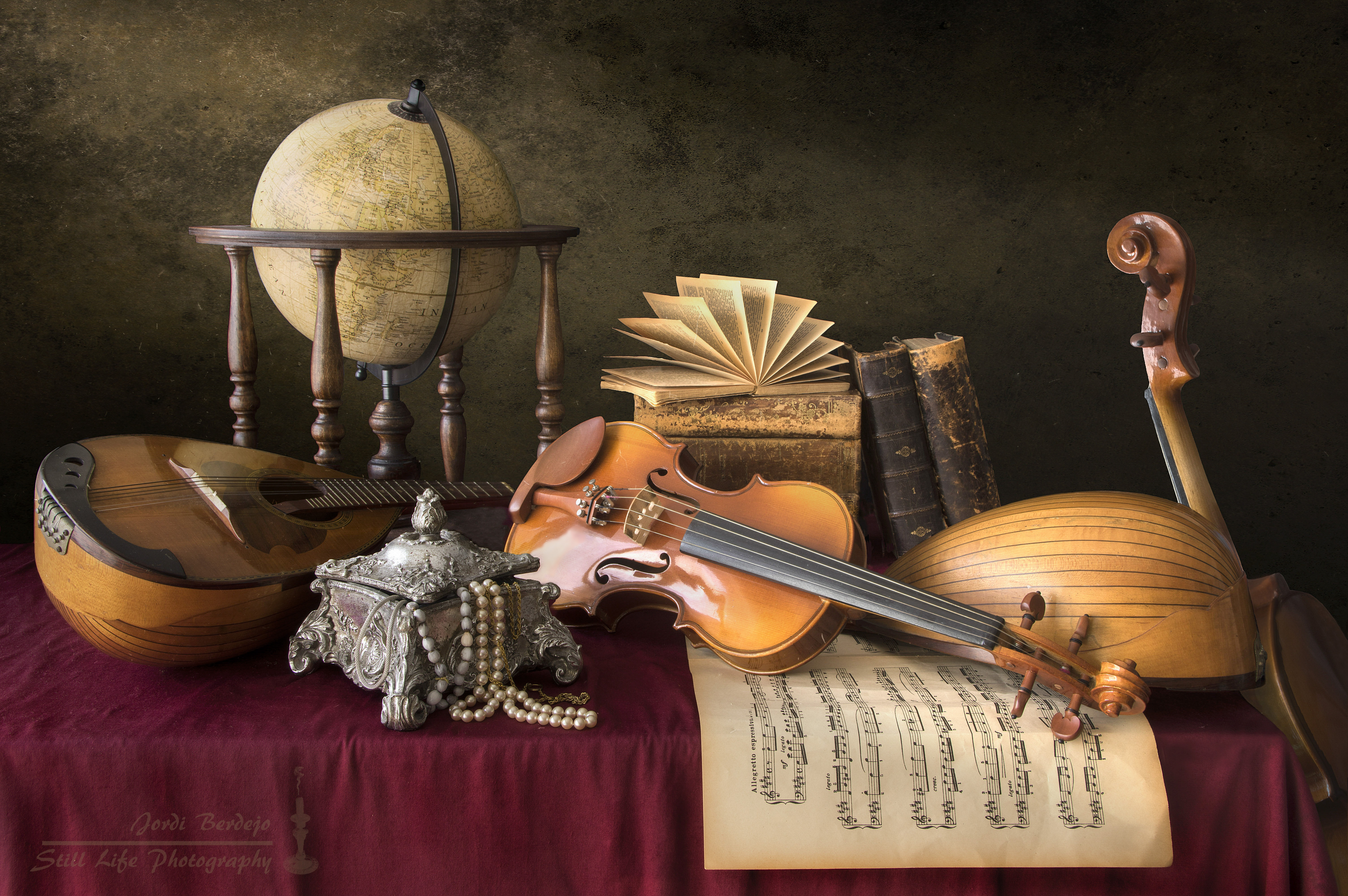 Book Globe Mandolin Necklace Sheet Music Violin 6016x4000
