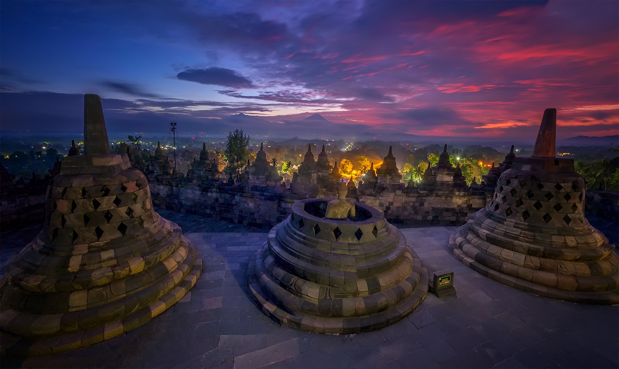 Religious Borobudur 2048x1222