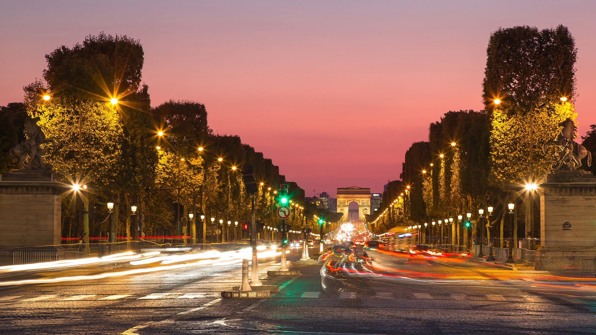 Arc De Triomphe Champs Elysees Monument Night Paris Time Lapse 2048x1152