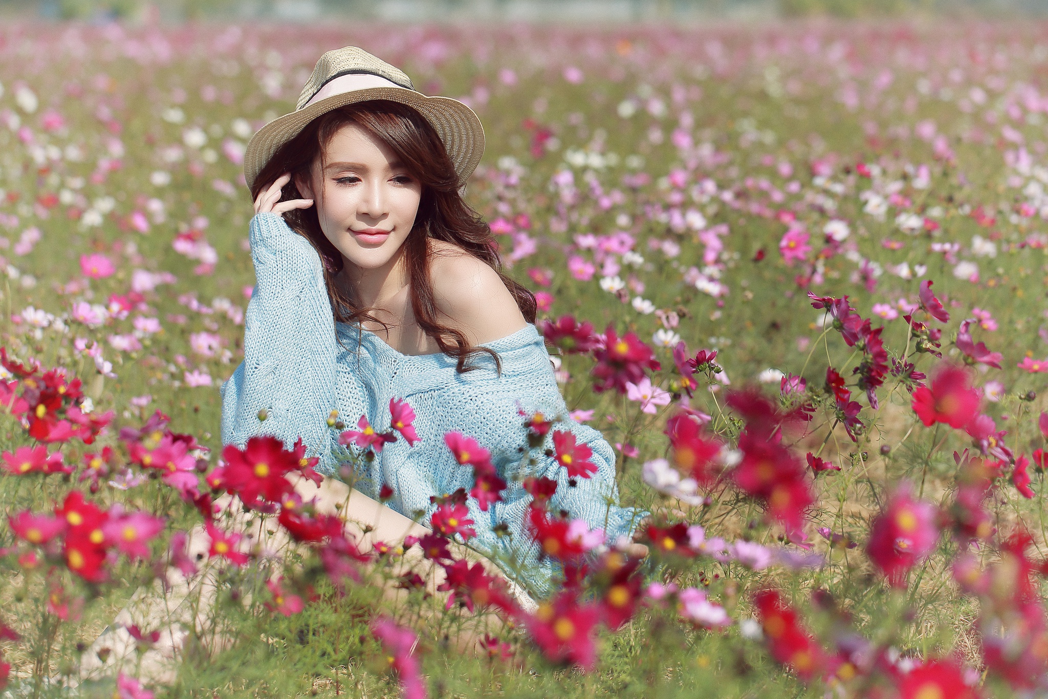 Brunette Flower Girl Hat Model Pink Flower Woman 2048x1365