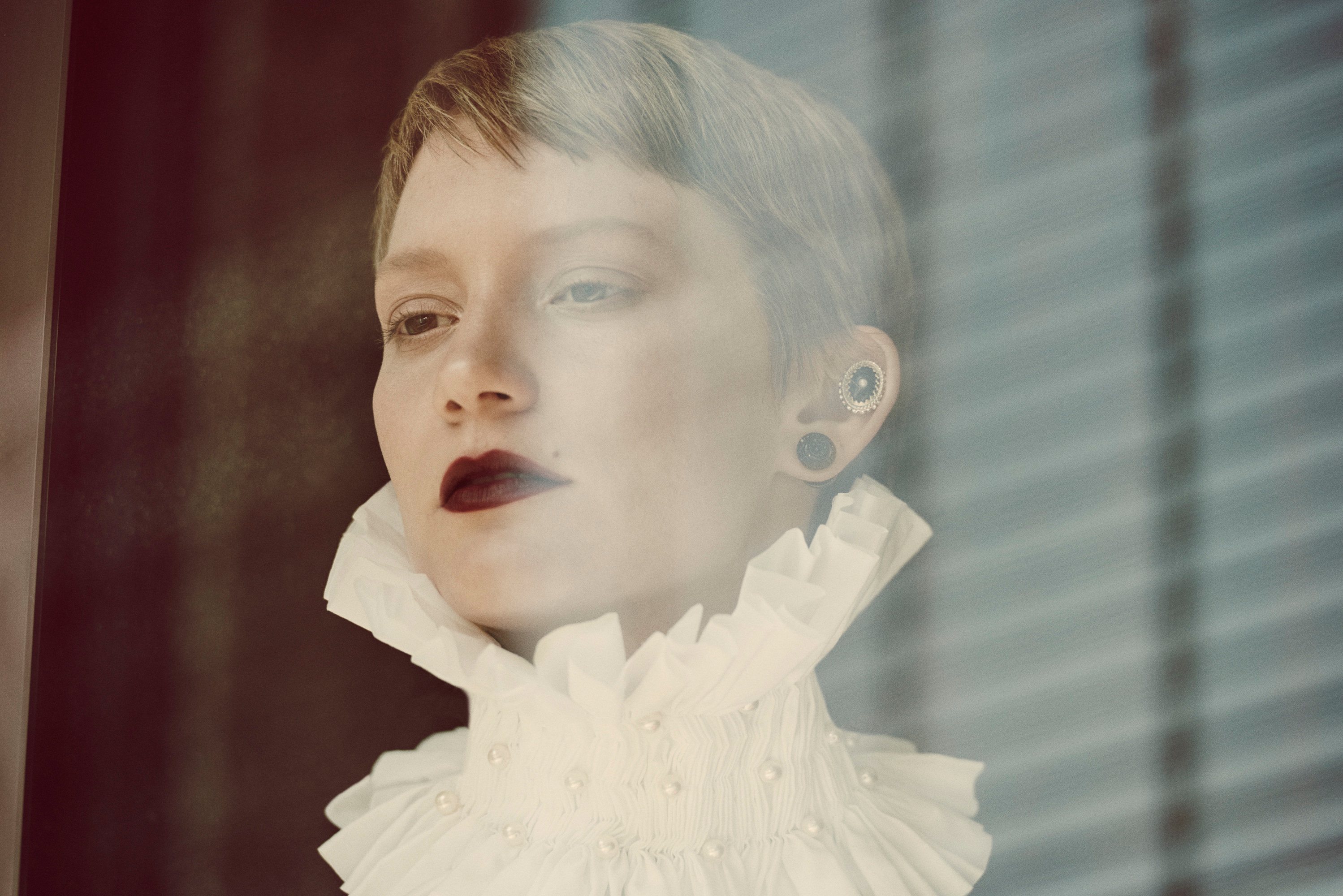 Mia Wasikowska Actress Blonde Short Hair Dark Lipstick Blinds Reflection Australian 2997x2000