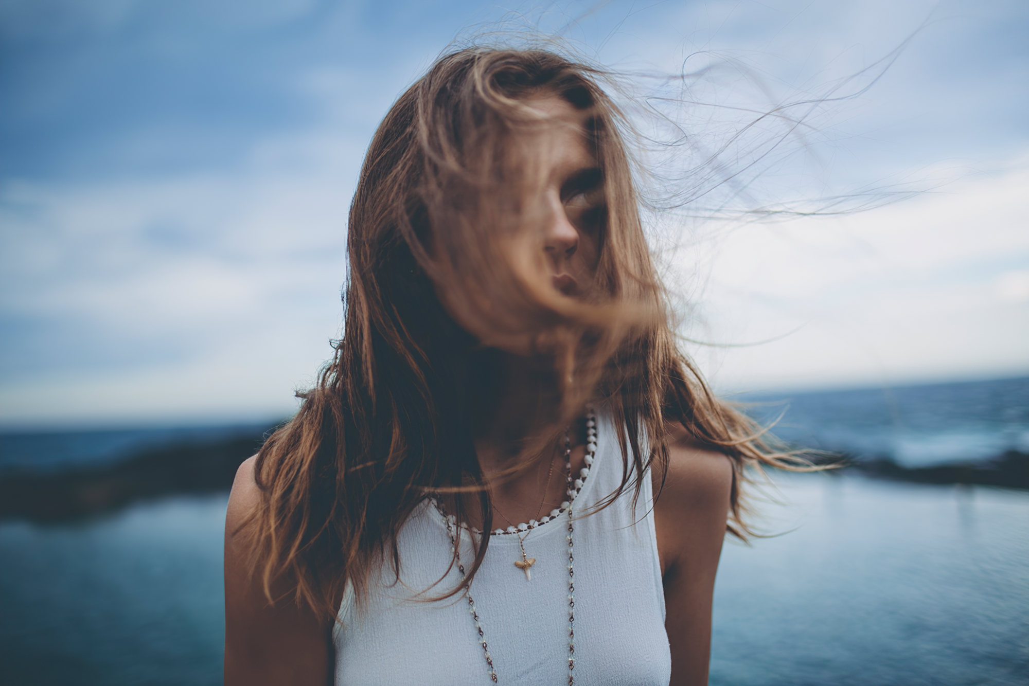 VampireZombie Hair Blowing In The Wind Hair Model Women Women Outdoors Necklace Depth Of Field Photo 2000x1334