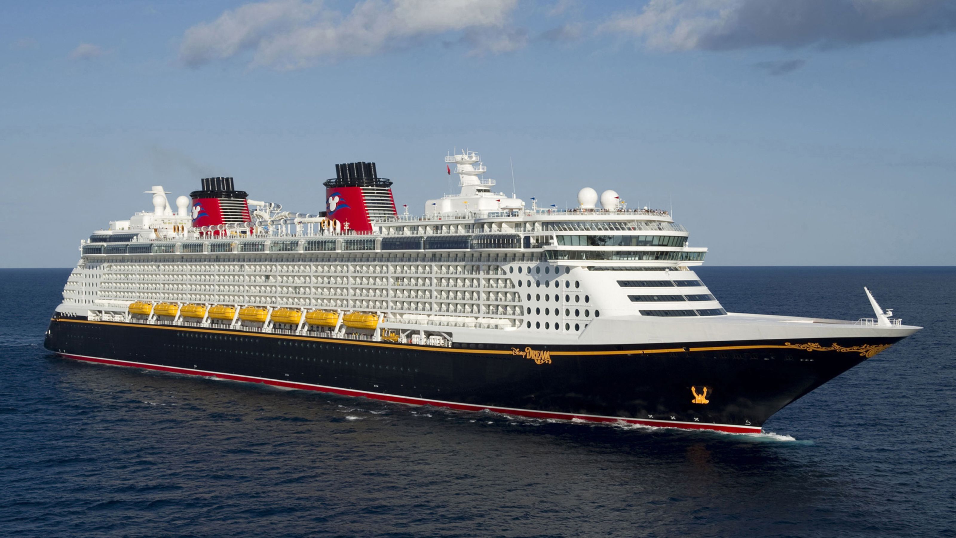Cruise Ship Disney Dream 3200x1800
