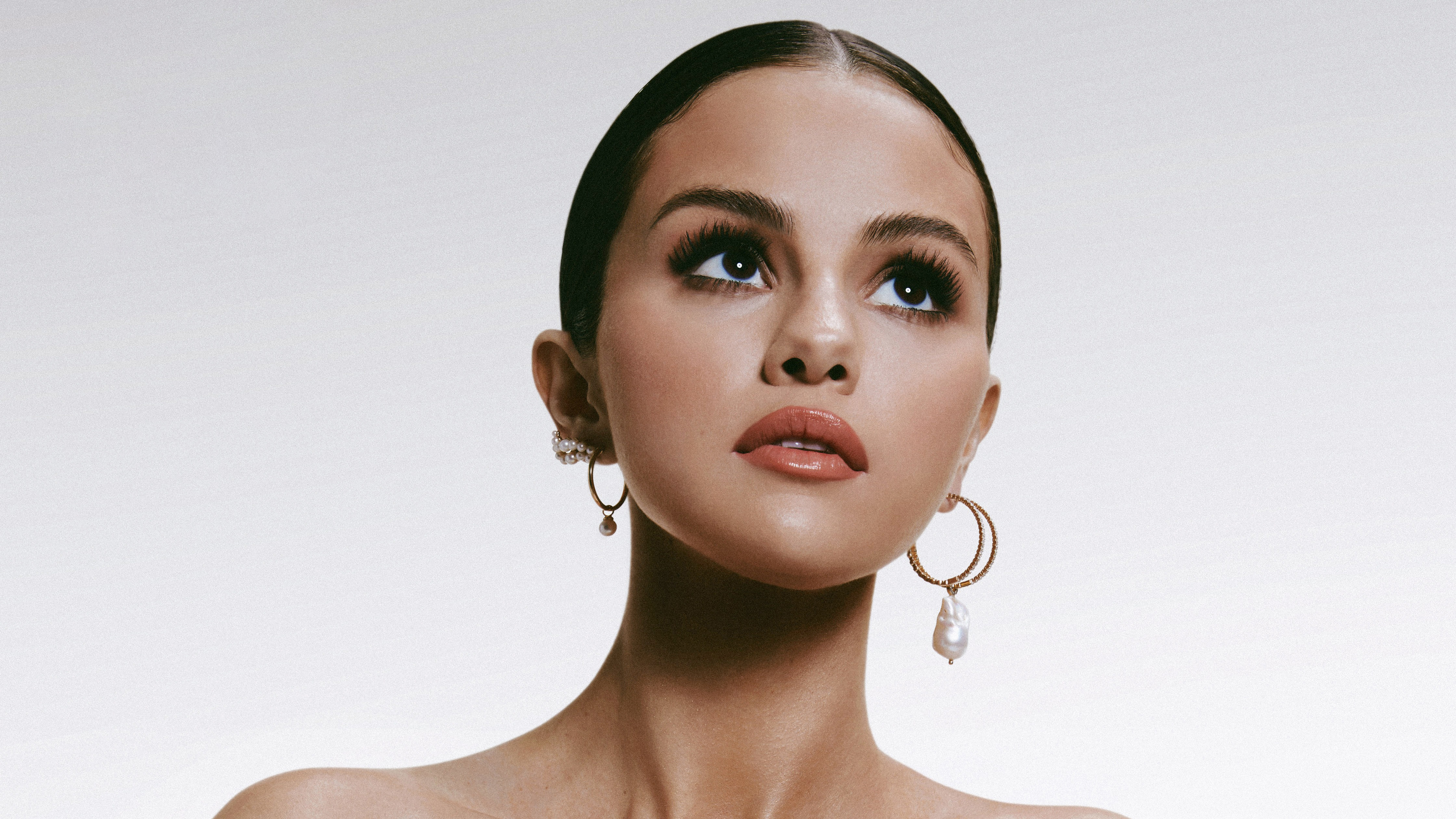 American Brown Eyes Brunette Earrings Face Selena Gomez Singer 4480x2520