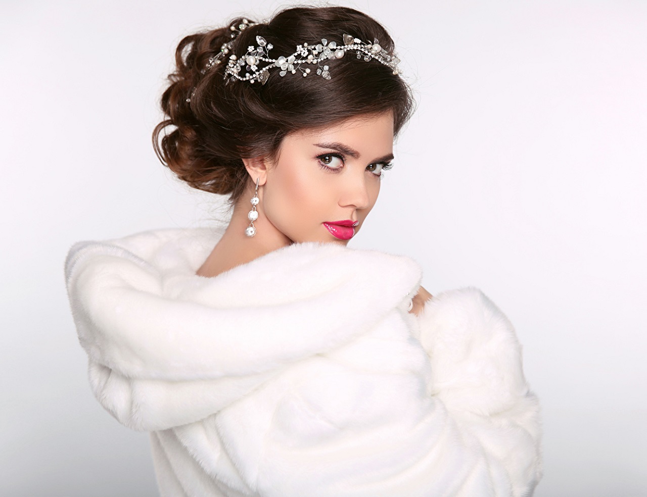 Model Brunette Women Long Hair Fur Coats Coats White Coat Tied Hair Pink Lipstick Fur Hair Ornament 1280x984