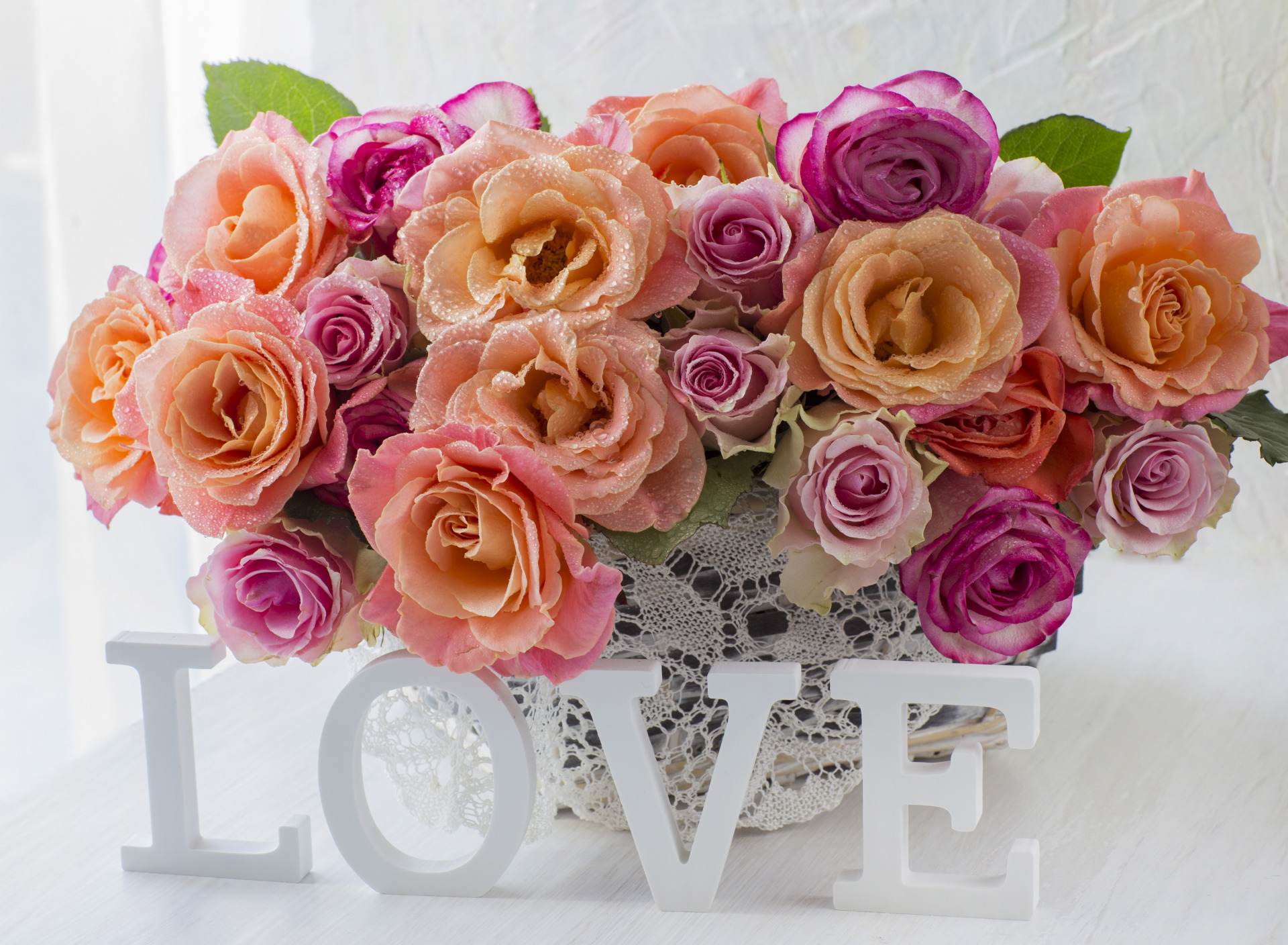 Love Rose Vase 1920x1408