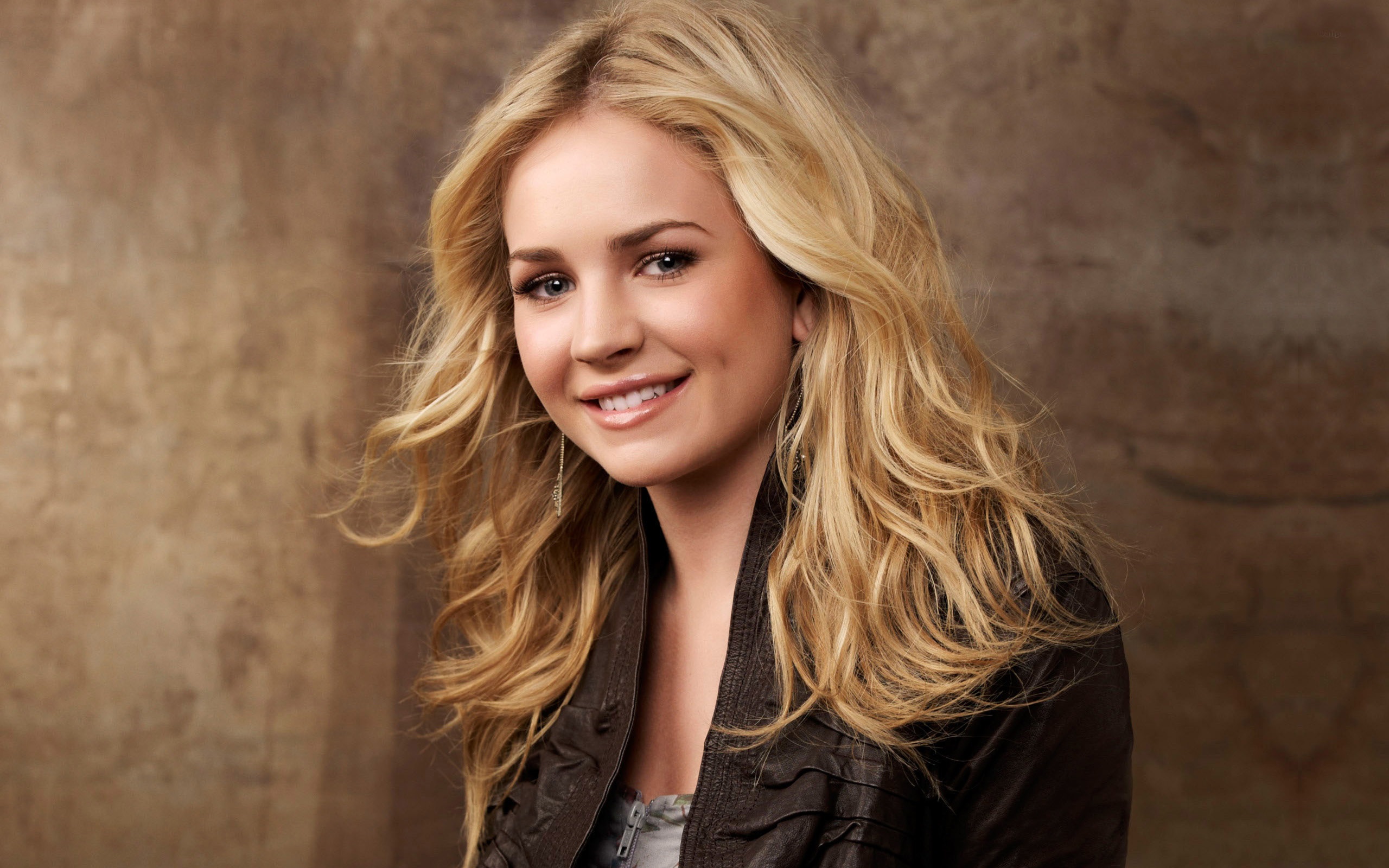 Actress American Blonde Brittany Robertson Girl Smile Woman 2560x1600