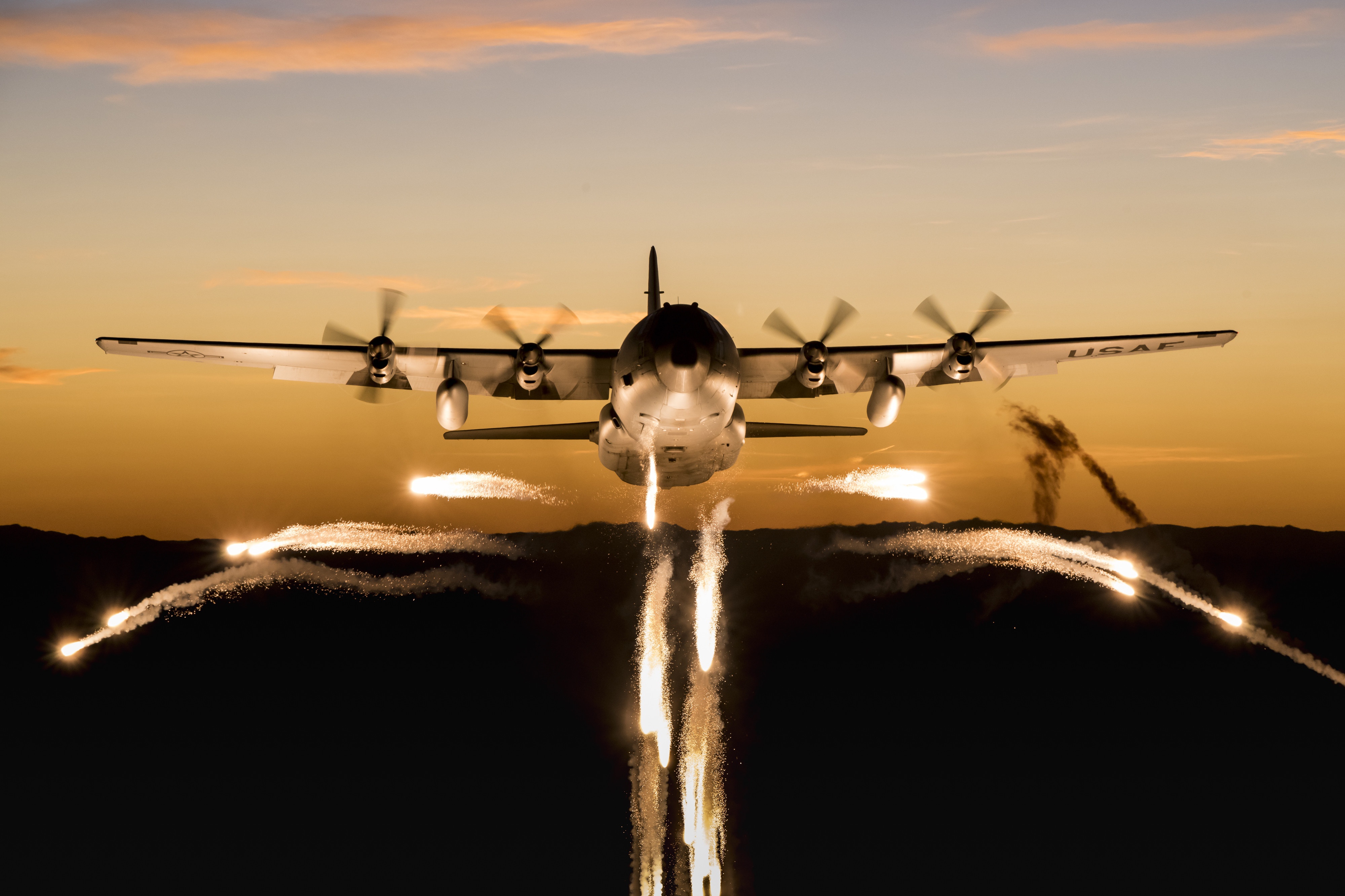 Aircraft Lockheed C 130 Hercules Transport Aircraft Warplane 4000x2667