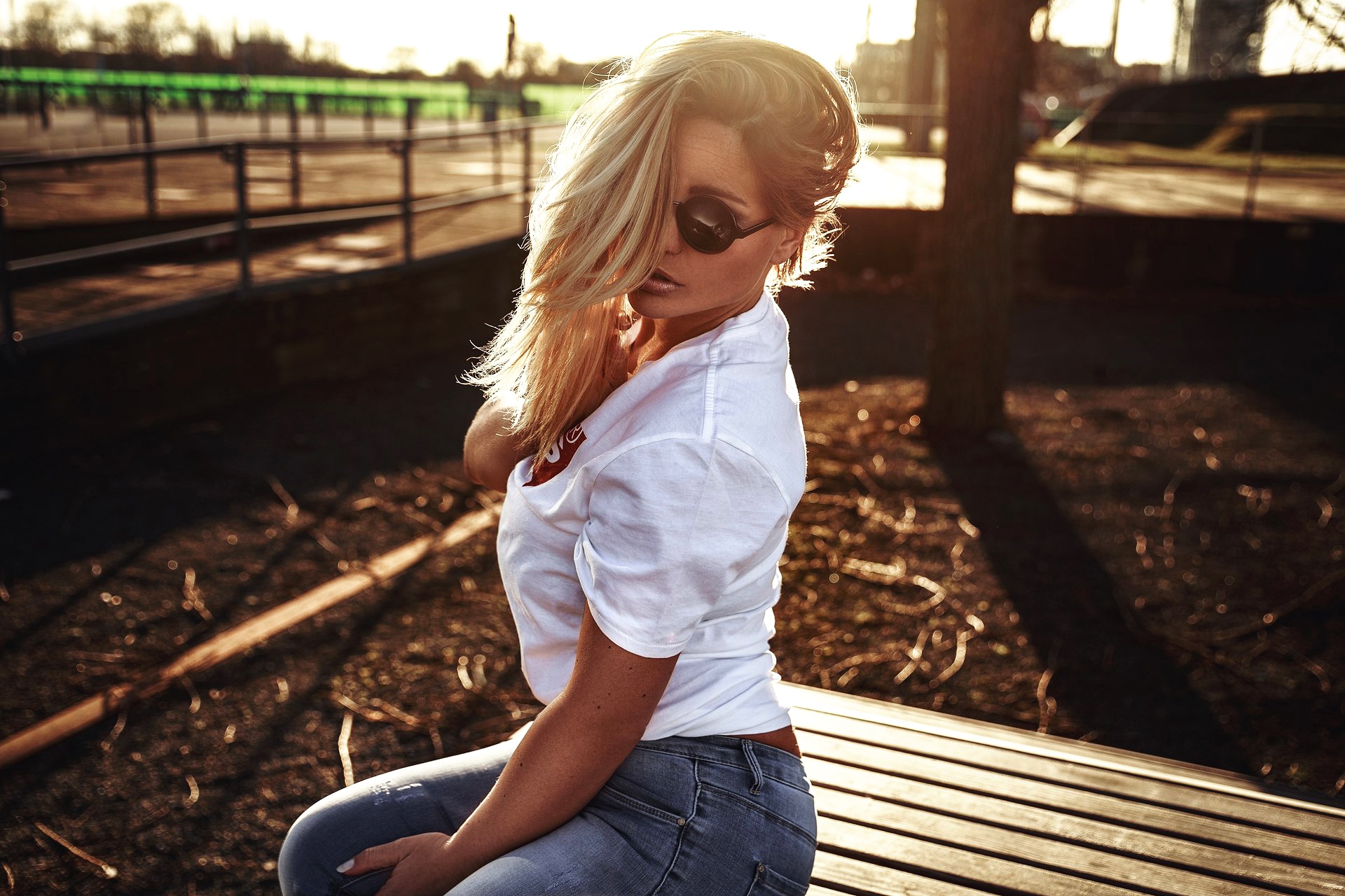 Alex Siracusano Model Women Blonde Sunglasses Women With Shades Shirt White Shirt Jeans Sitting Outd 1920x1280