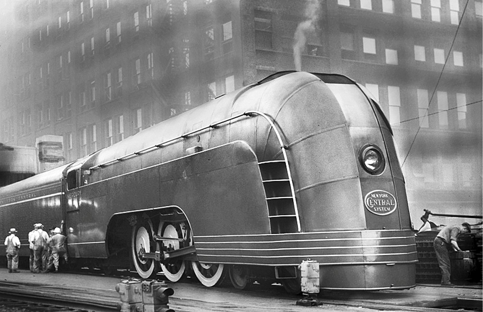 1936 Mercury Streamliner Train Art Deco Monochrome 1600x1035