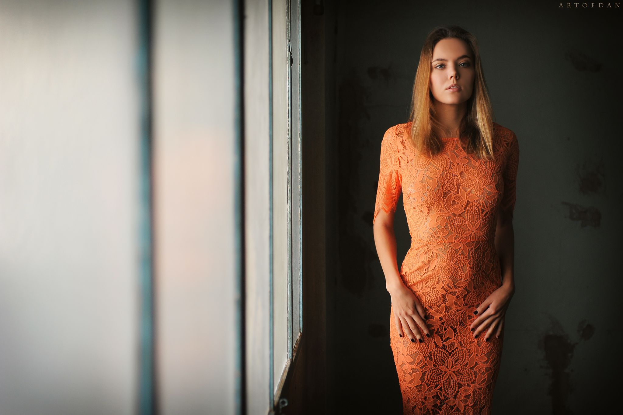 Women Portrait Blonde Blue Eyes Open Mouth Looking At Viewer Orange Dress Dress Indoors Black Nails  2048x1365