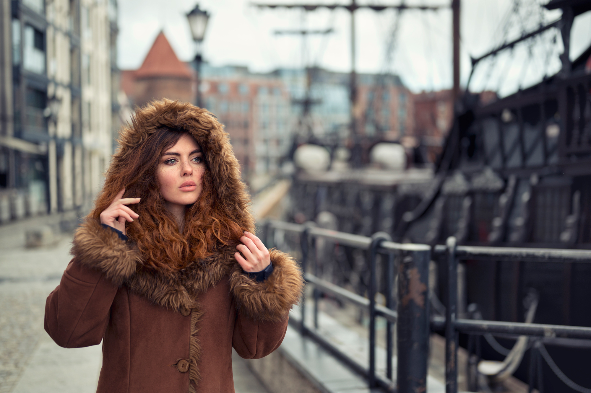 Women Model Redhead Long Hair Women Outdoors Cold Fur Coats Sailing Ship Anna Rawka 500px Polish Mod 2000x1331