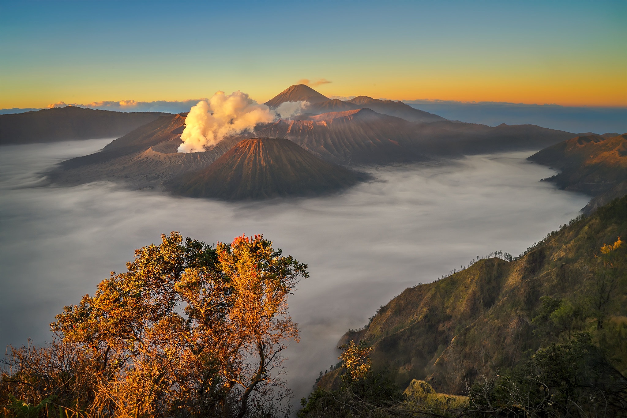 Cloud Fall Indonesia Volcano 2048x1365