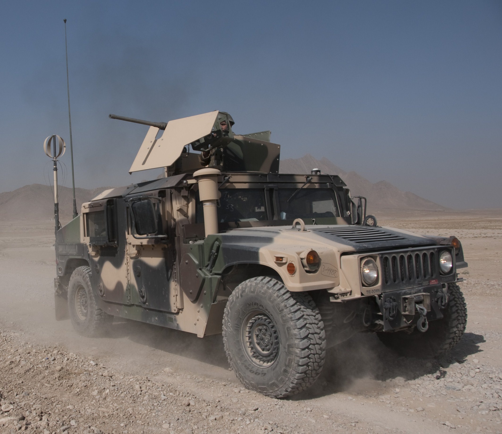 Desert Humvee Machine Gun Soldier Vehicle 2127x1838