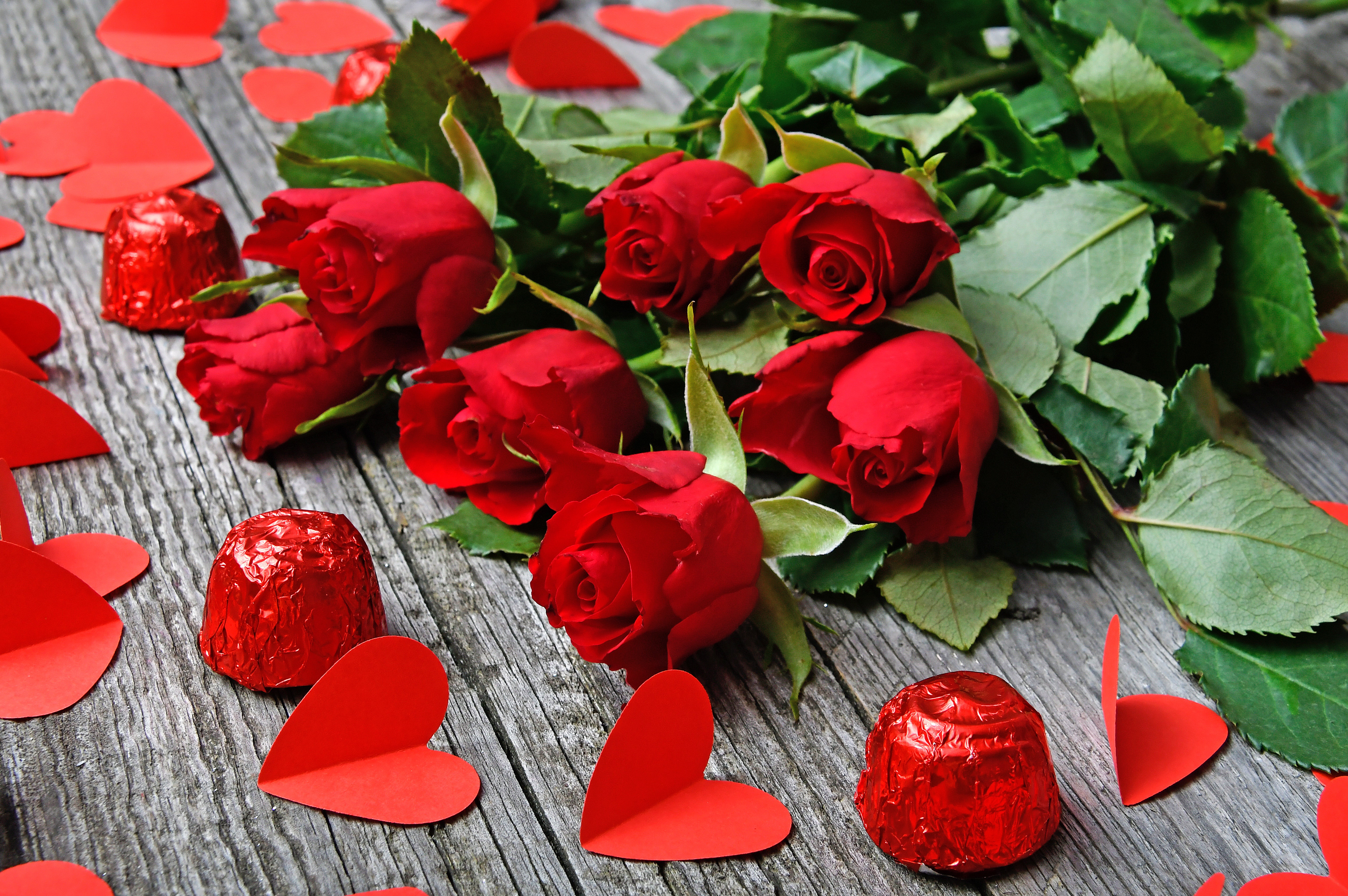 Розочки любимые. Красные розы. Букет красных роз. Цветы розы красные. Романтичный букет.