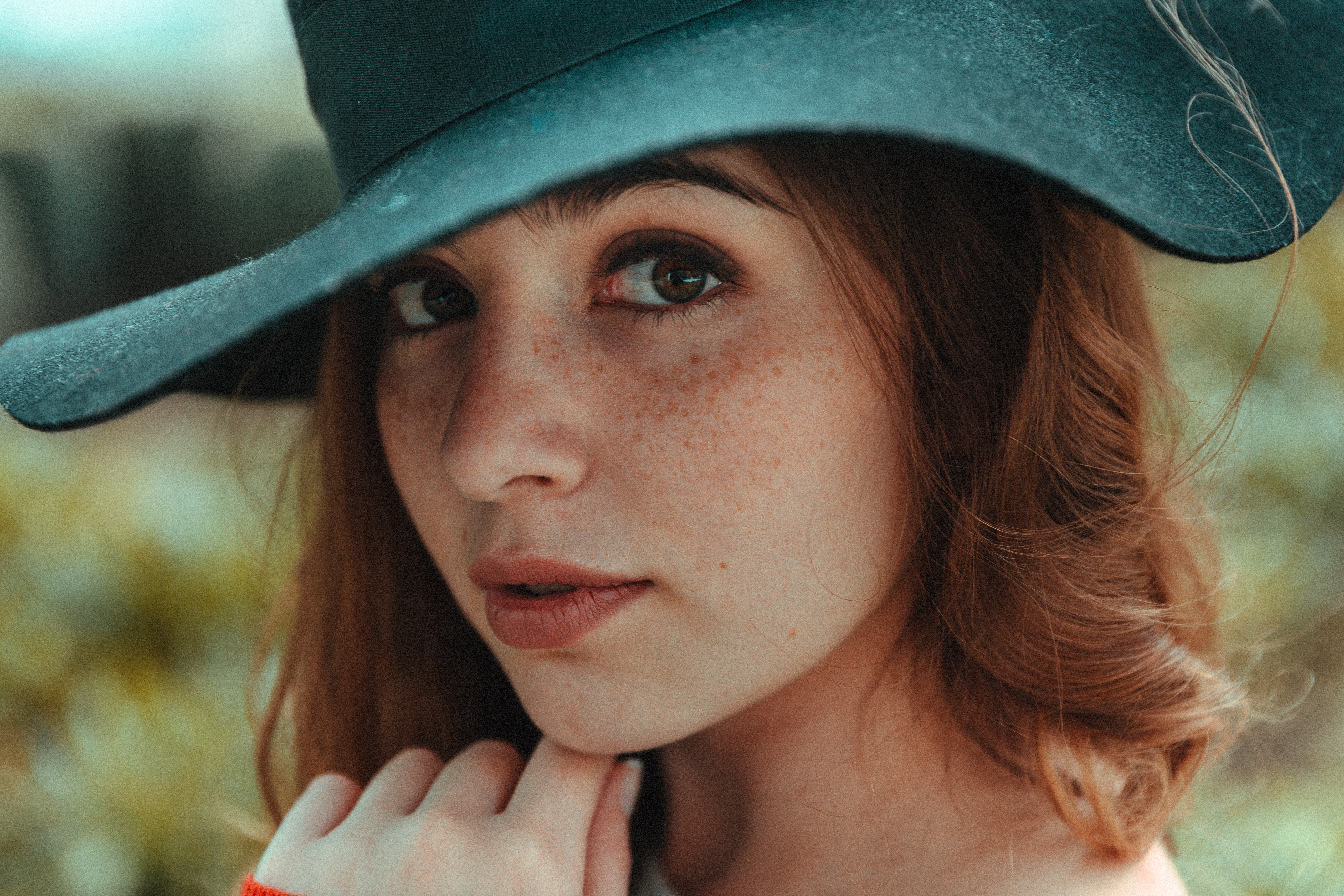 Women Freckles Looking At Viewer Lipstick Hat Redhead Face Parted Lips Thick Eyebrows Thick Eyelashe 5114x3410