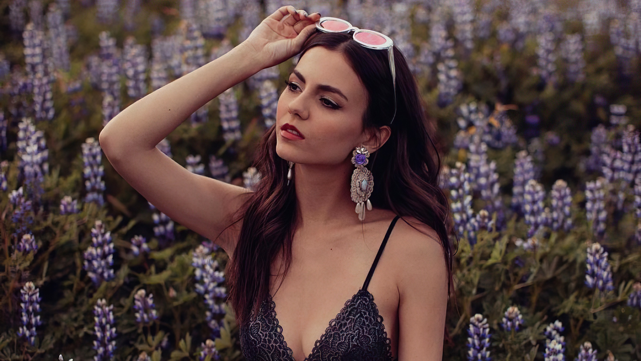 Earrings Flower Lupine Model Sunglasses Victoria Justice 2200x1238