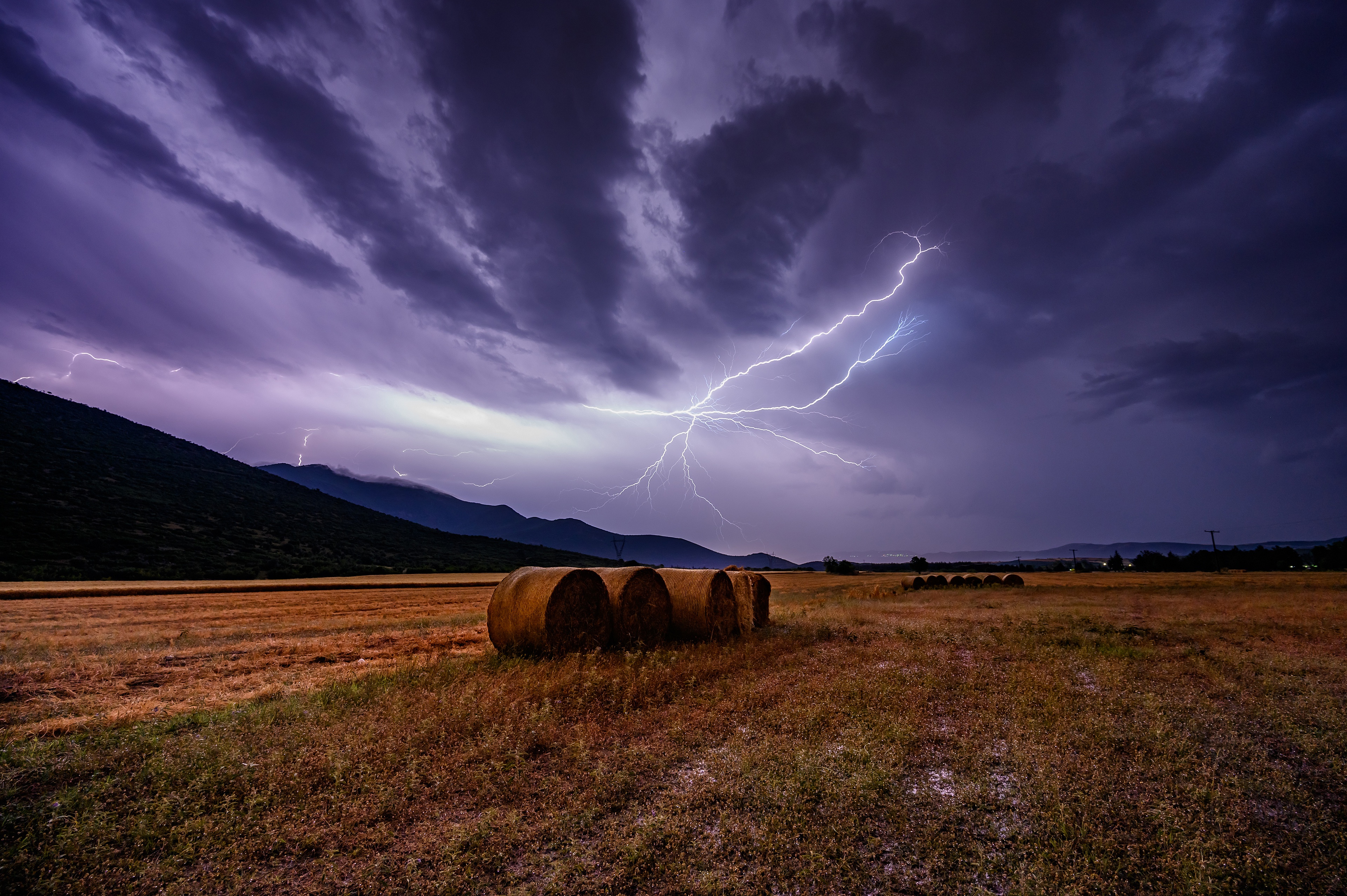 Field Haystack Horizon Lightning Sky 3840x2555