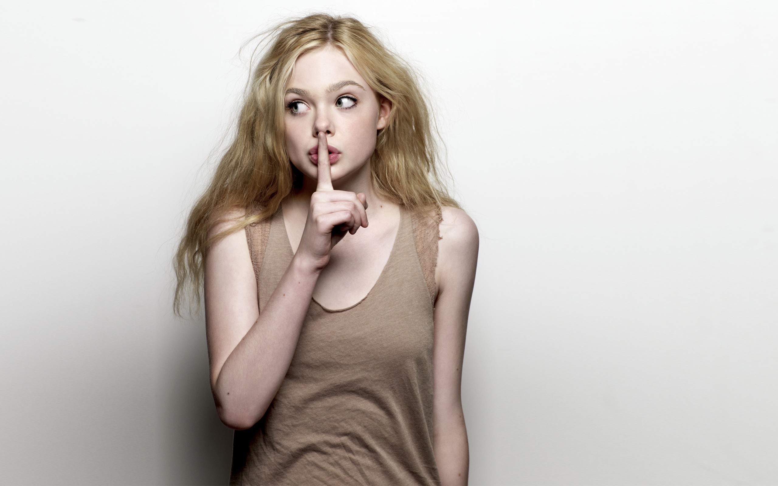 Actress Blonde Elle Fanning Girl Woman 2560x1600