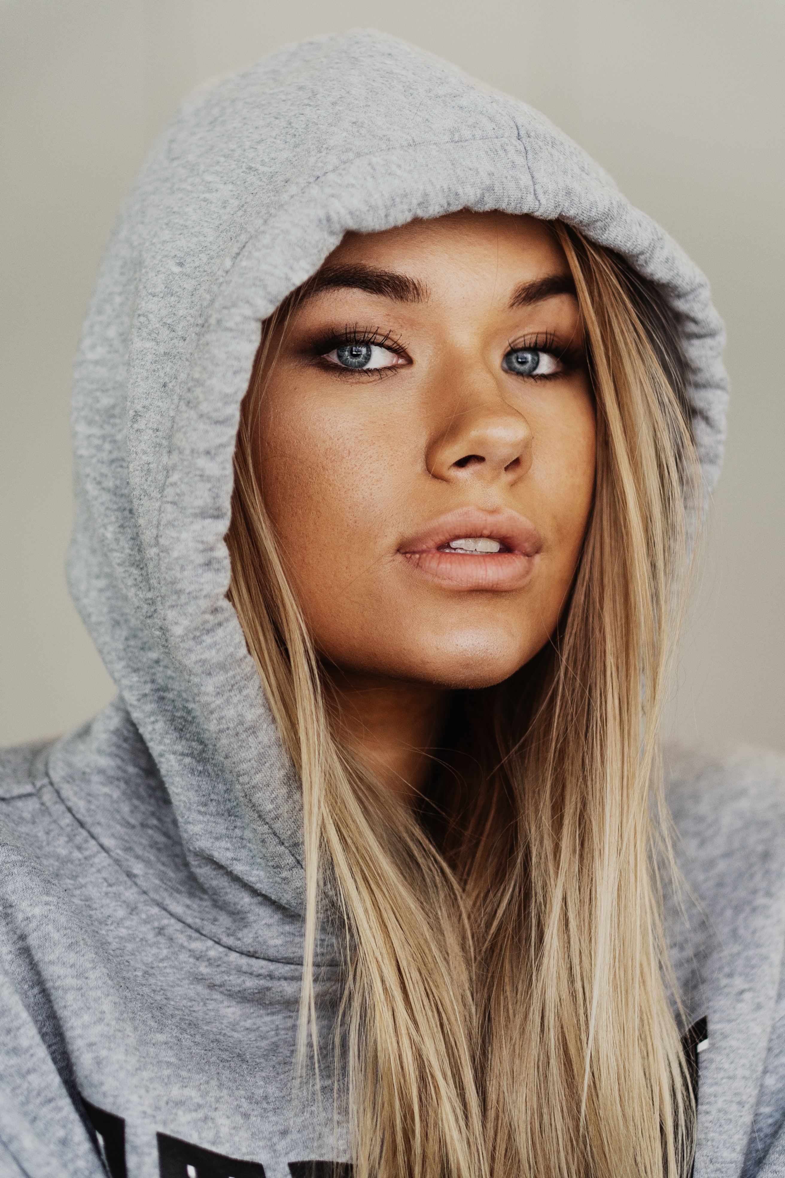 Women Model Looking At Viewer Sweater Blue Eyes Blonde Hoods Long Hair Annika Palmari 2624x3936