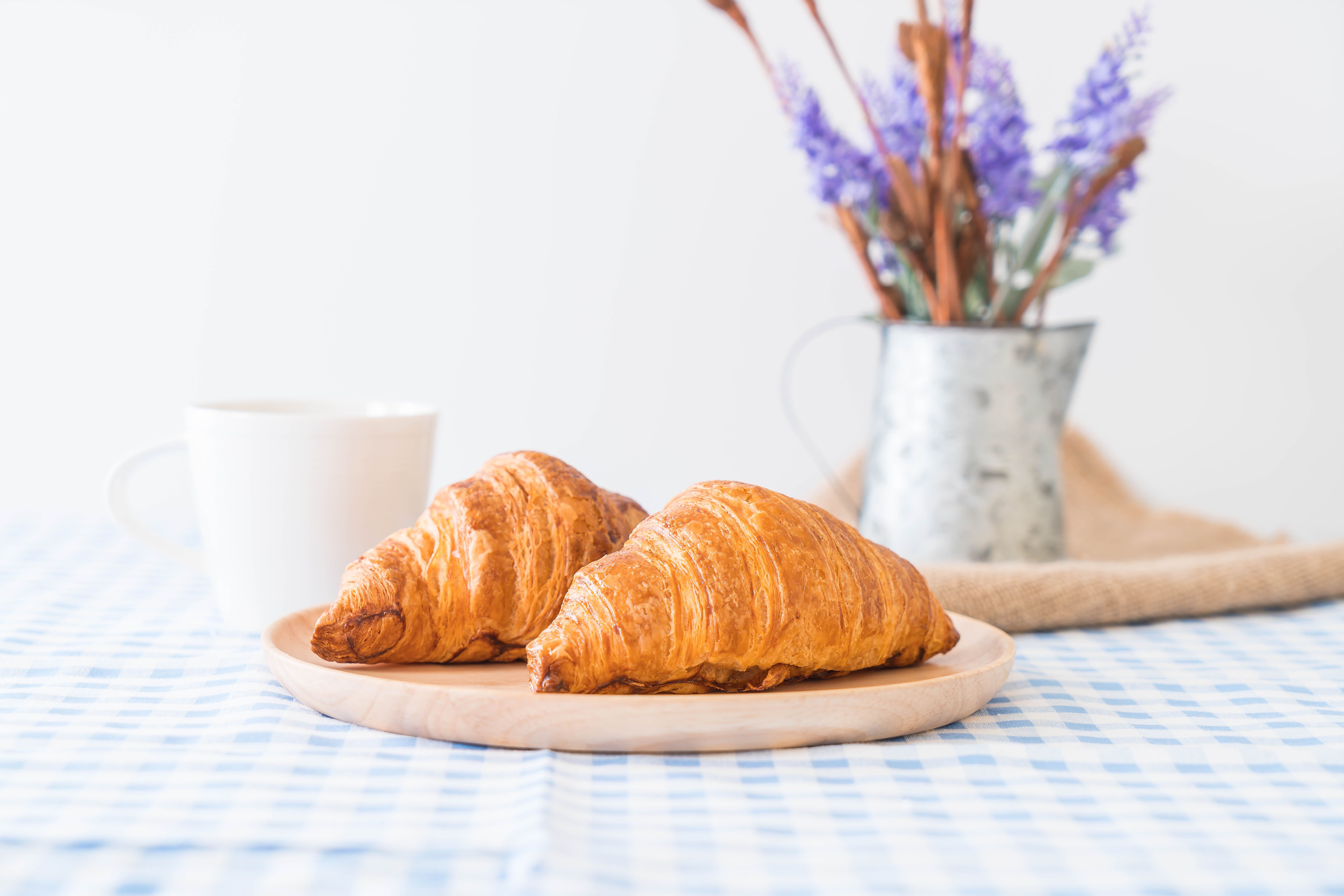 Breakfast Croissant Viennoiserie 7952x5304