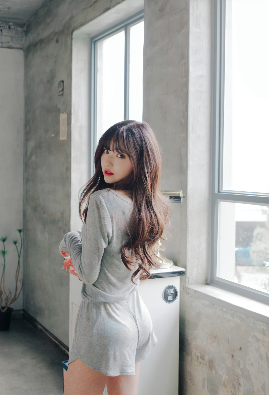 Women Korean Asian Looking Over Shoulder Lipstick Long Hair Dark Hair Wavy Hair Indoors Window Frame 880x1290