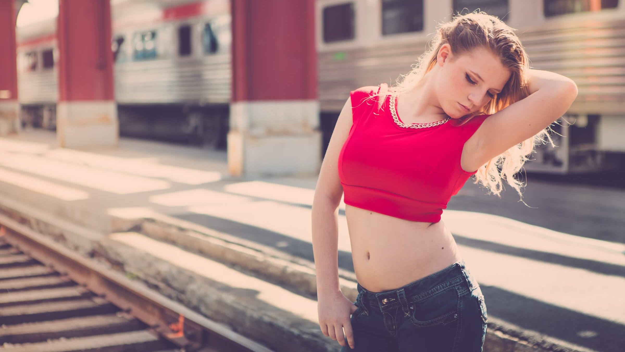 Red Shirt Crop Top Bare Midriff Low Rise Jeans Jeans Depth Of Field Blonde Blond Hair Train Train St 2400x1351