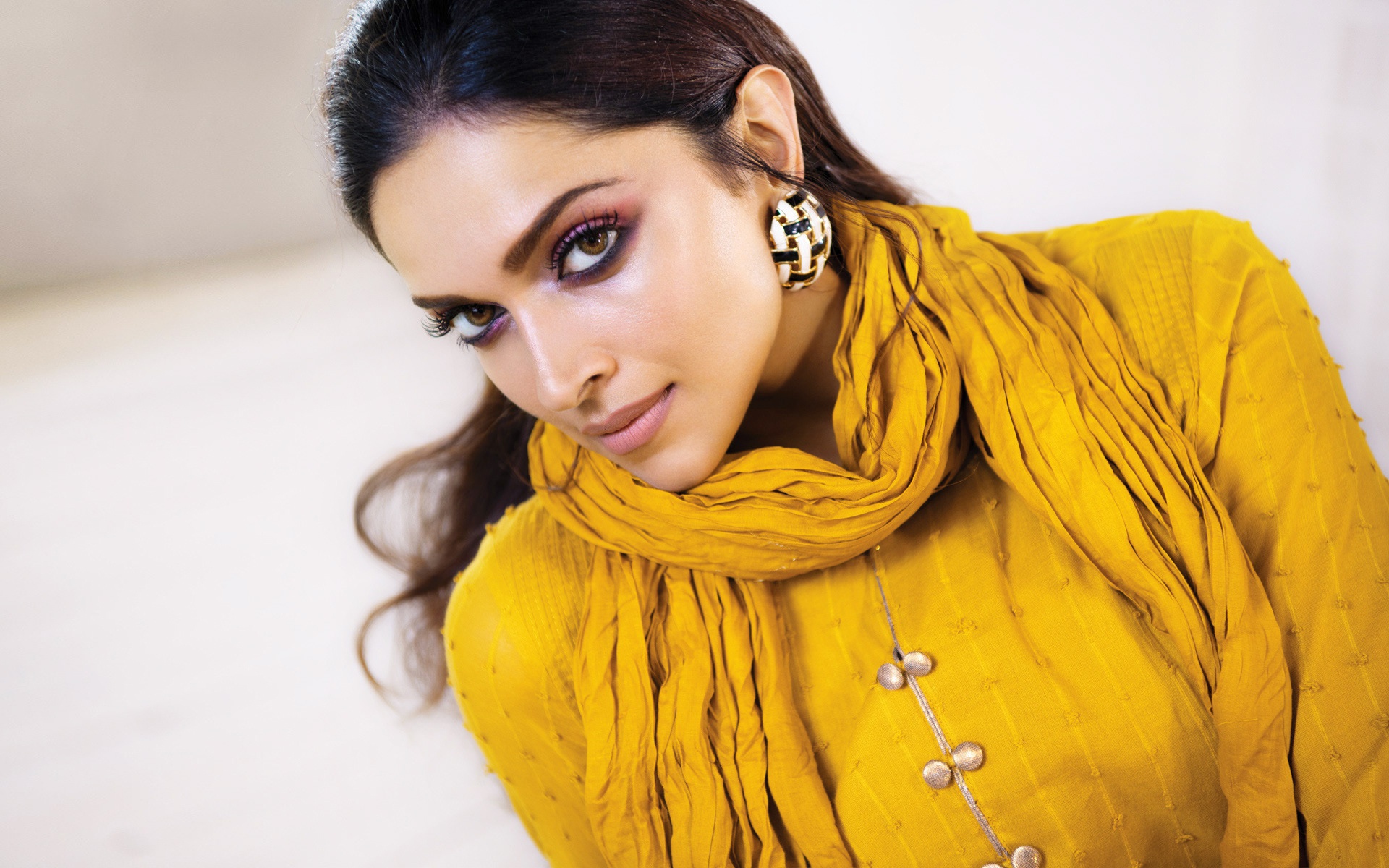 Actress Black Hair Bollywood Brown Eyes Deepika Padukone Girl Indian Scarf 1920x1200