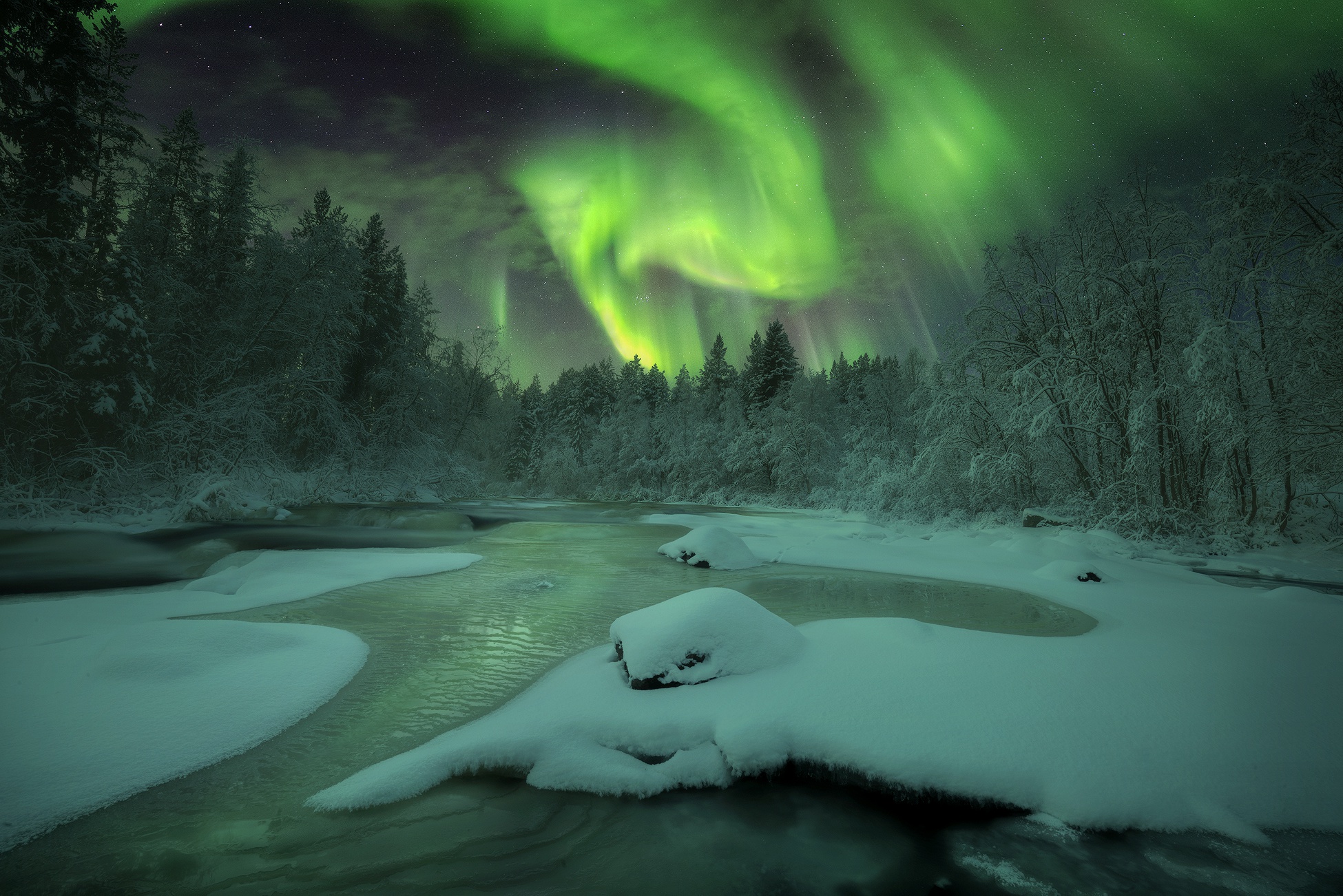 Aurora Borealis Night River Sky Snow Winter 1950x1302