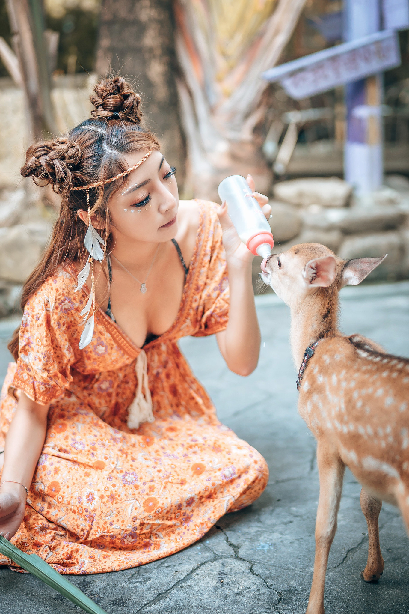Animals Women Asian Model Deer Baby Animals Women Outdoors Outdoors Makeup Dyed Hair Necklace 1365x2048