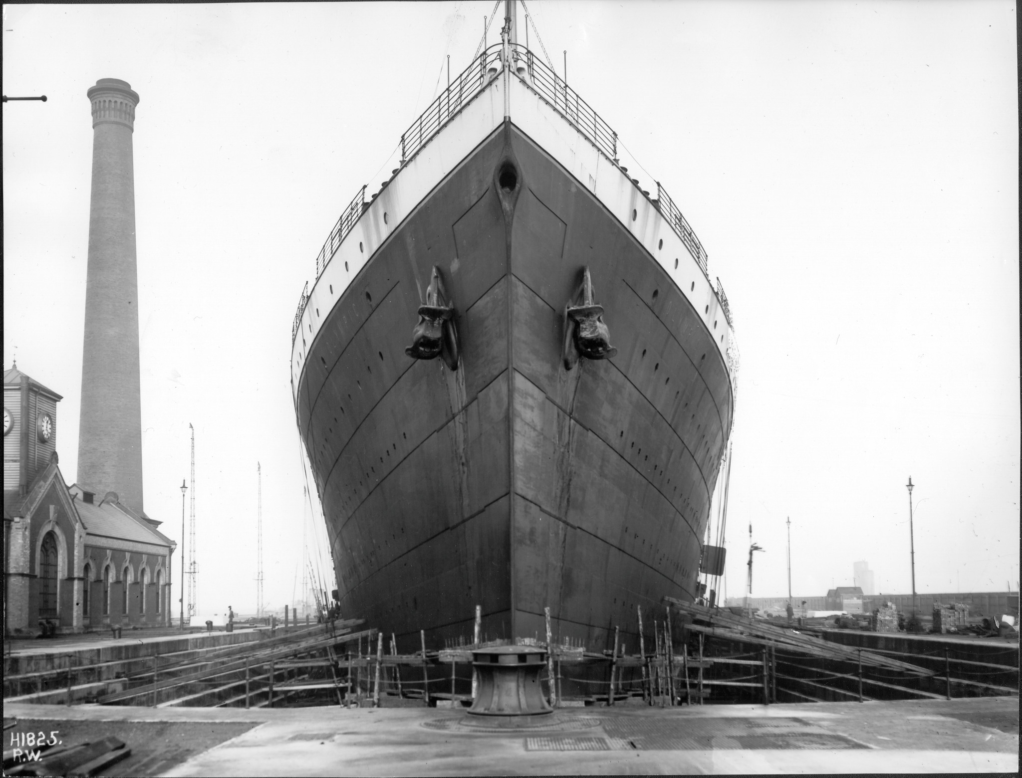 RMS Olympic Liner Dock Monochrome Ship Old Photos 2048x1560