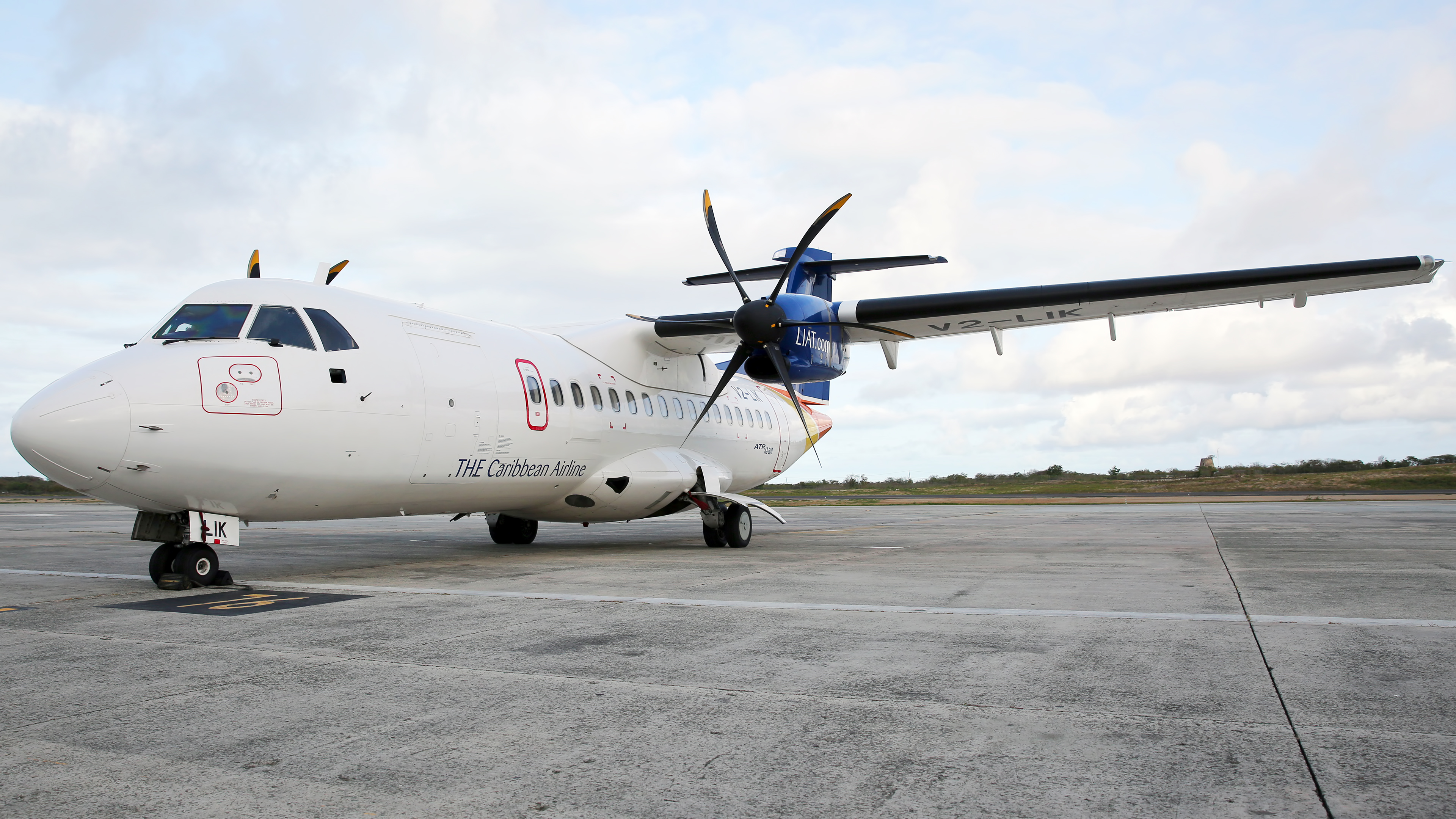 ATR 42 Airplane Aircraft LiAT Airline Transport Turboprop ATR Antigua Airport 3840x2160