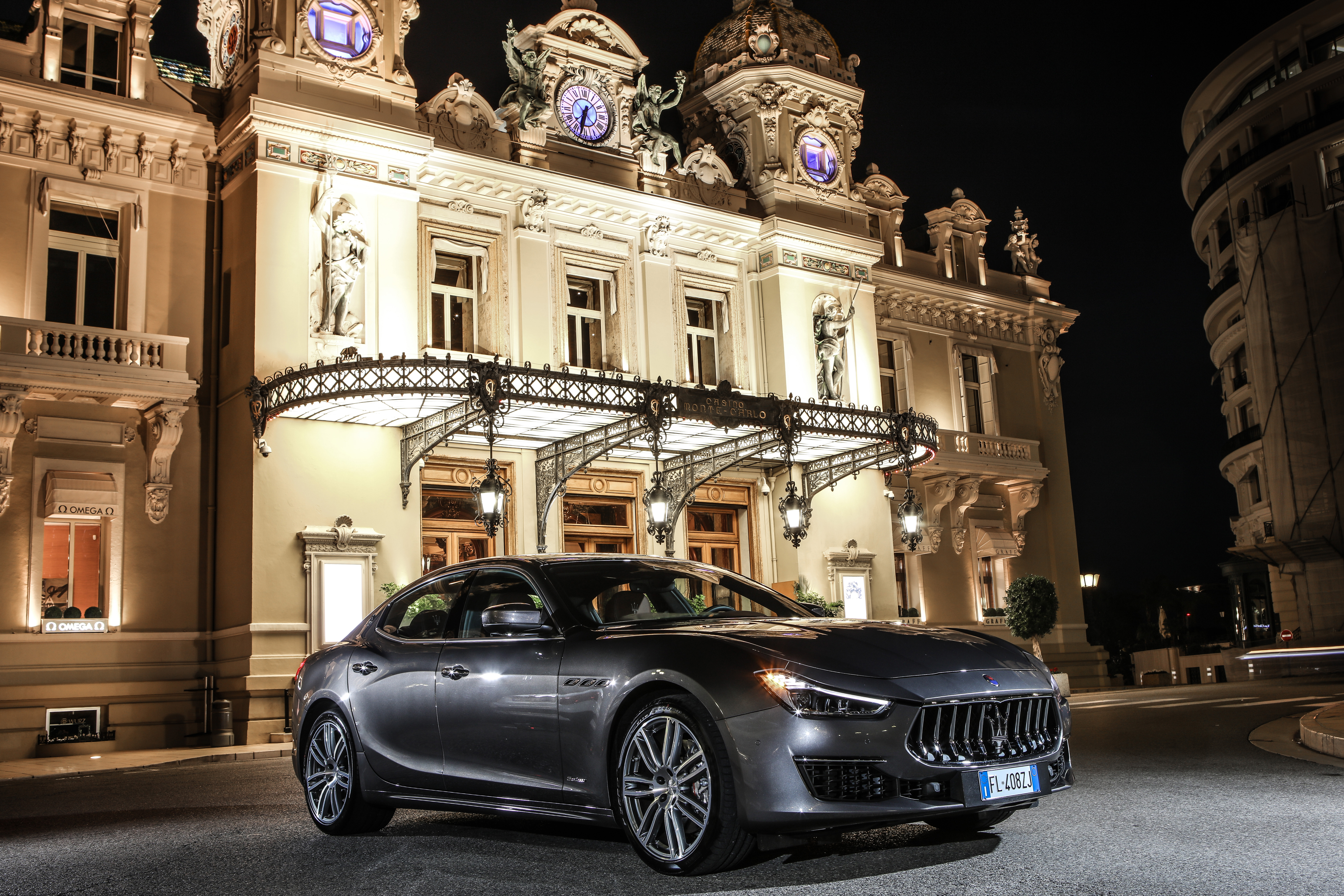 Список роскошных автомобилей. Мерседес Монте Карло. Монте Карло Мазерати. Maserati Ghibli 2018. Мазерати возле Монте Карло.
