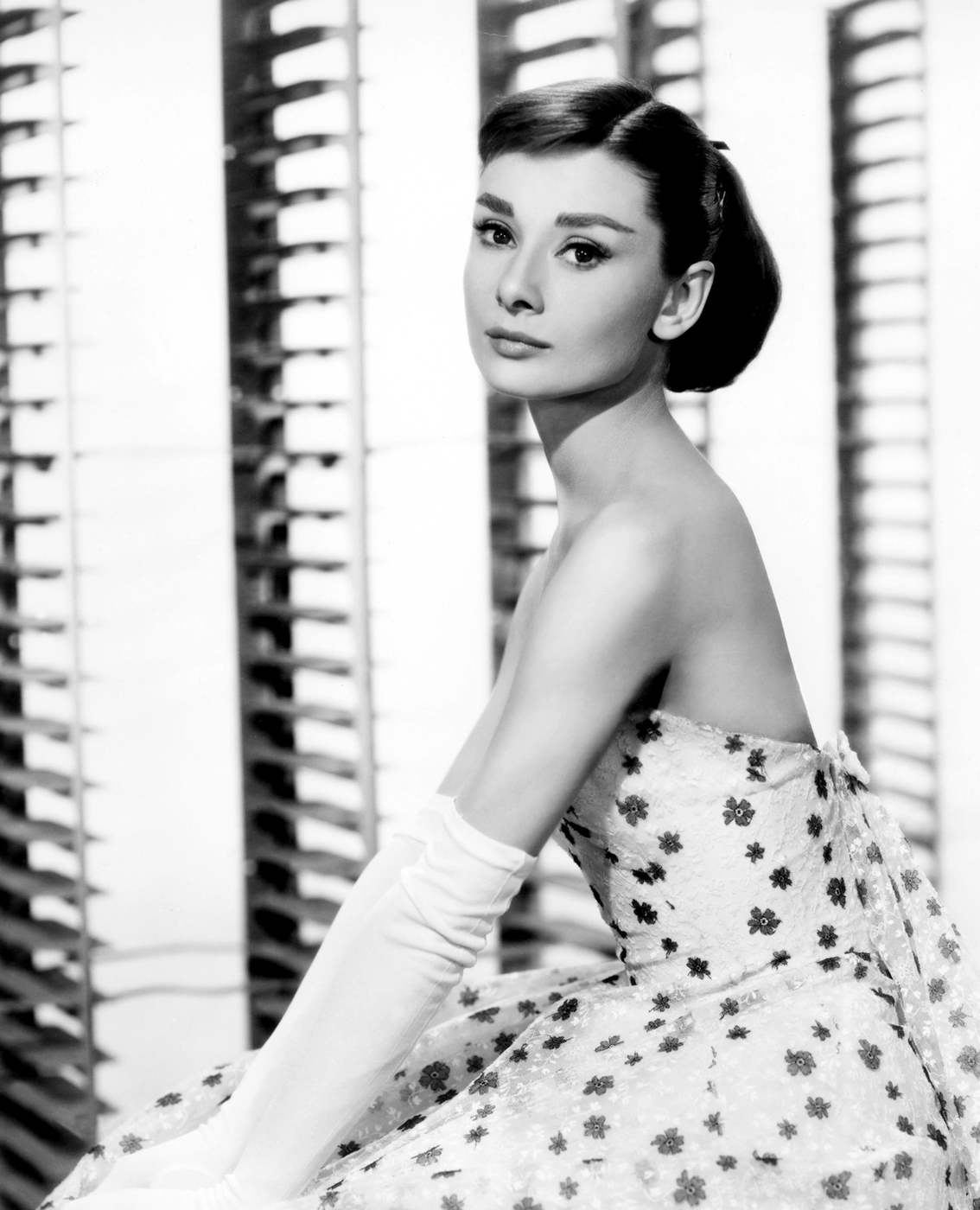 Audrey Hepburn Women Actress Brunette Monochrome Short Hair Hollywood 1134x1400