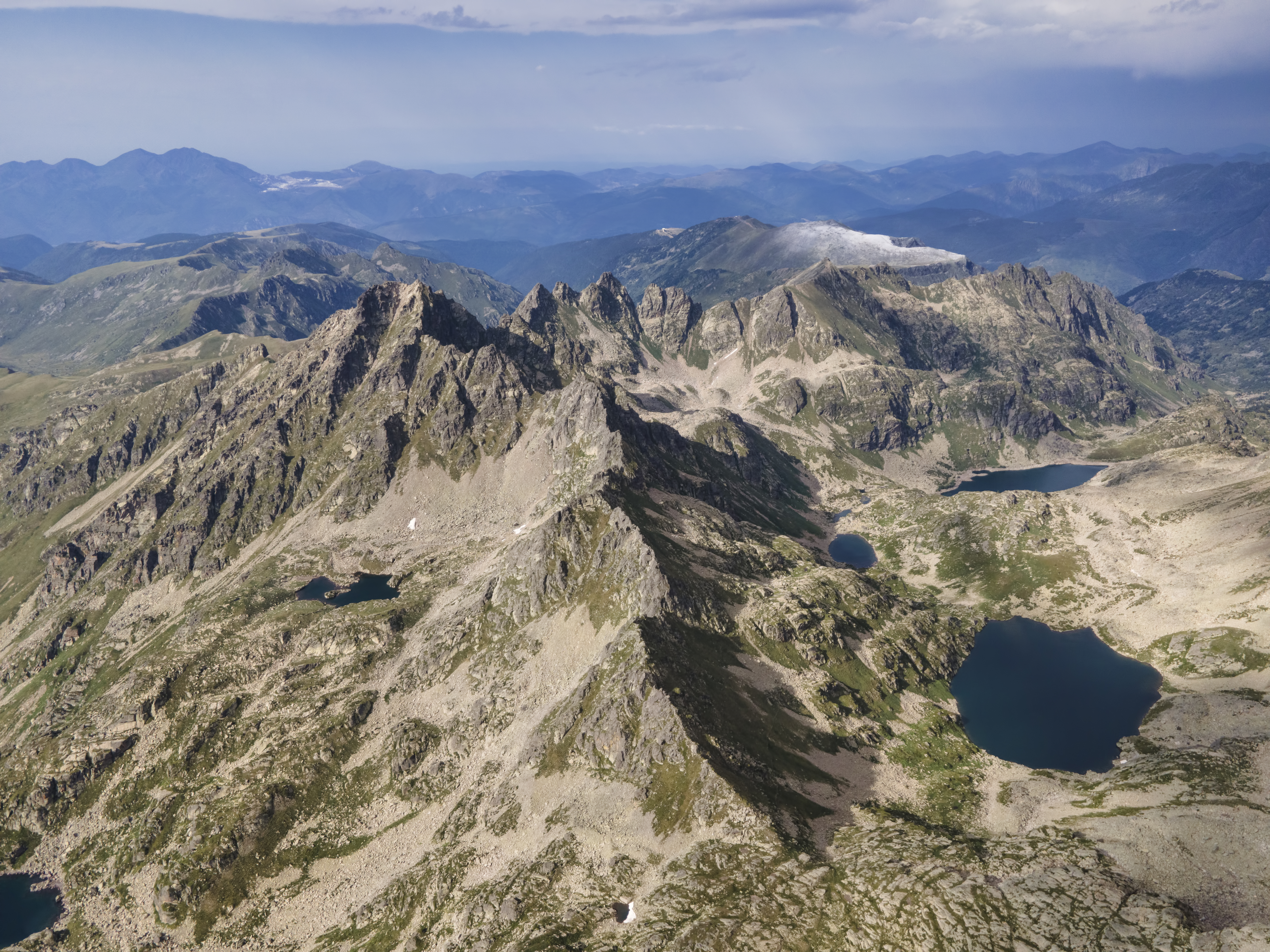 Lake Mountain Pyrenees 8000x6000