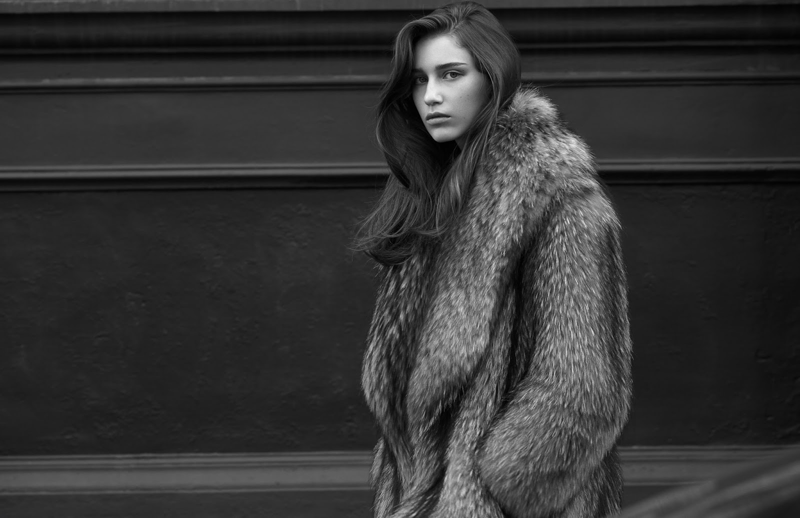 Sofia Tesmenitskaya Women Model Fashion Fur Coats Urban Brunette Long Hair 1600x1036