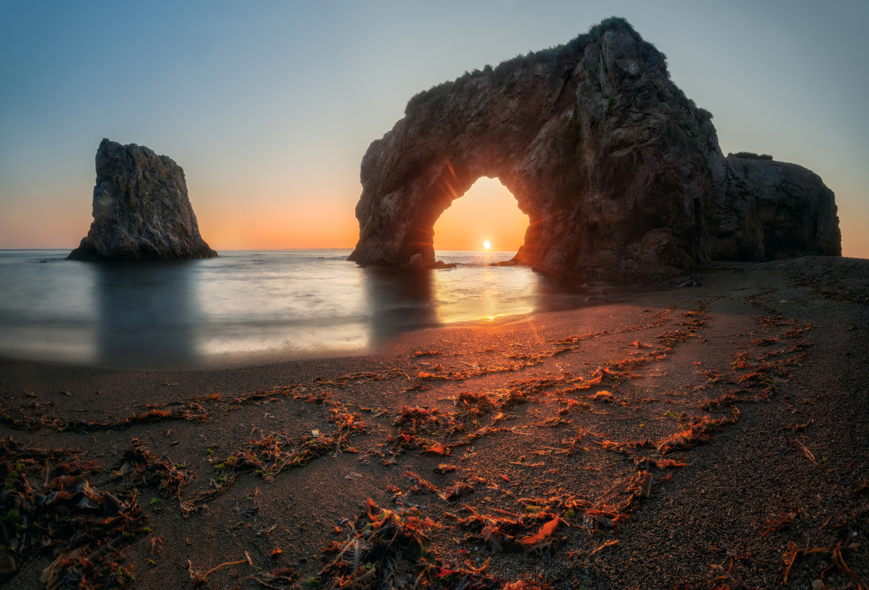 Andrey Grachev Landscape Beach Arch Stone Rocks Sunset Sun Clear Sky Red Sky Horizon Algae Shore Wat 1700x1155