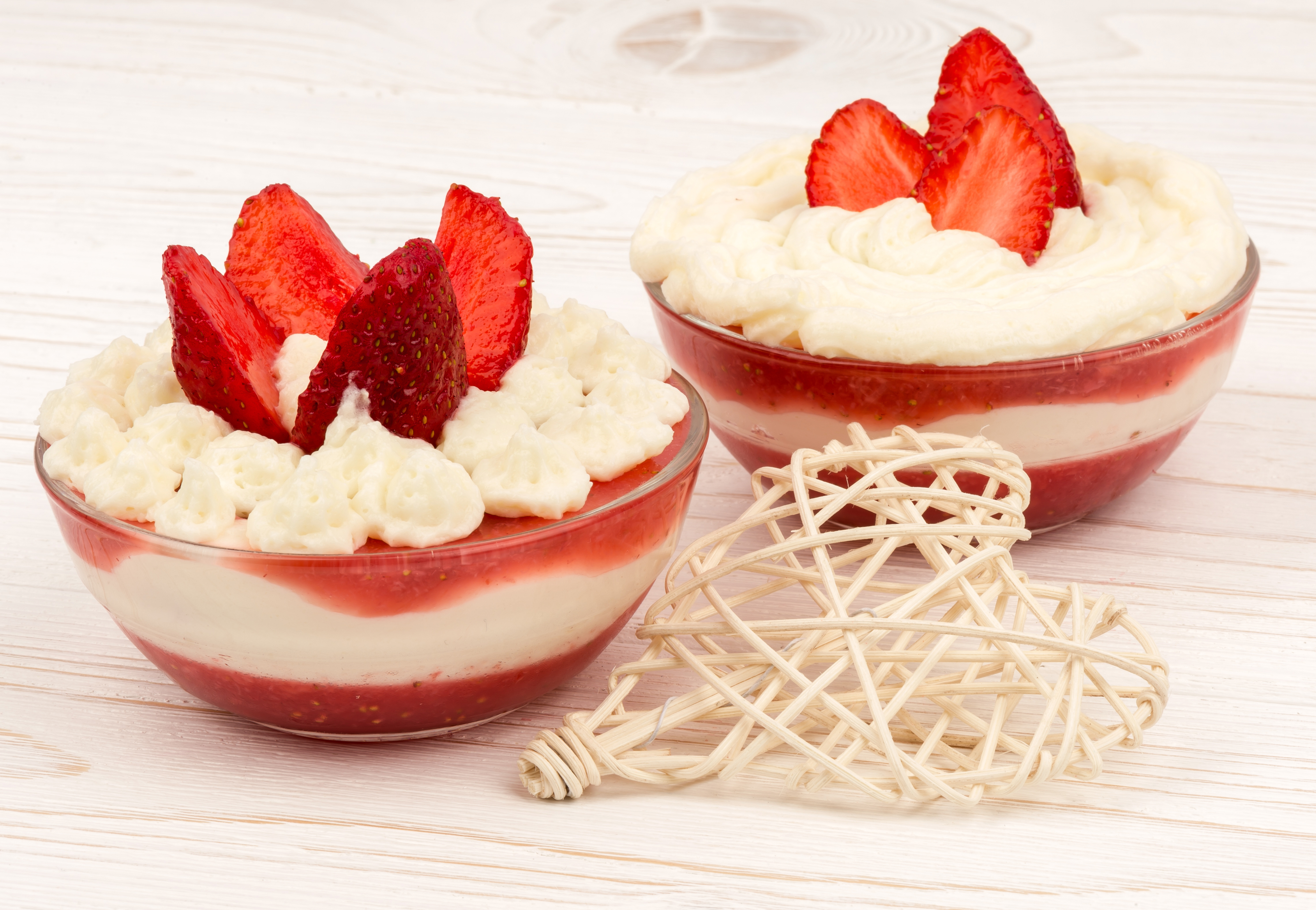 Cream Dessert Strawberry 4562x3154