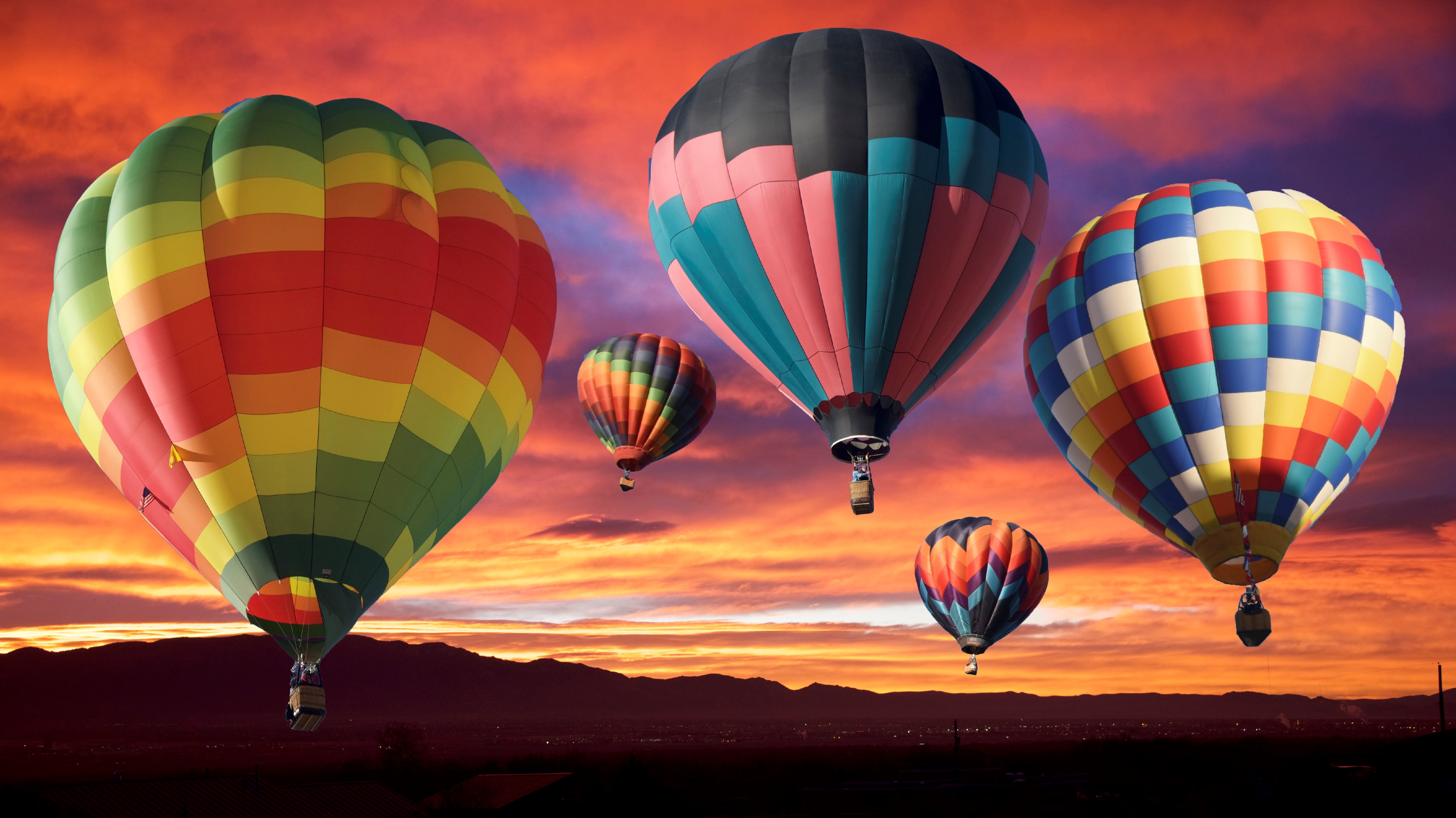 Colorful Hot Air Balloon Vehicle 5120x2880
